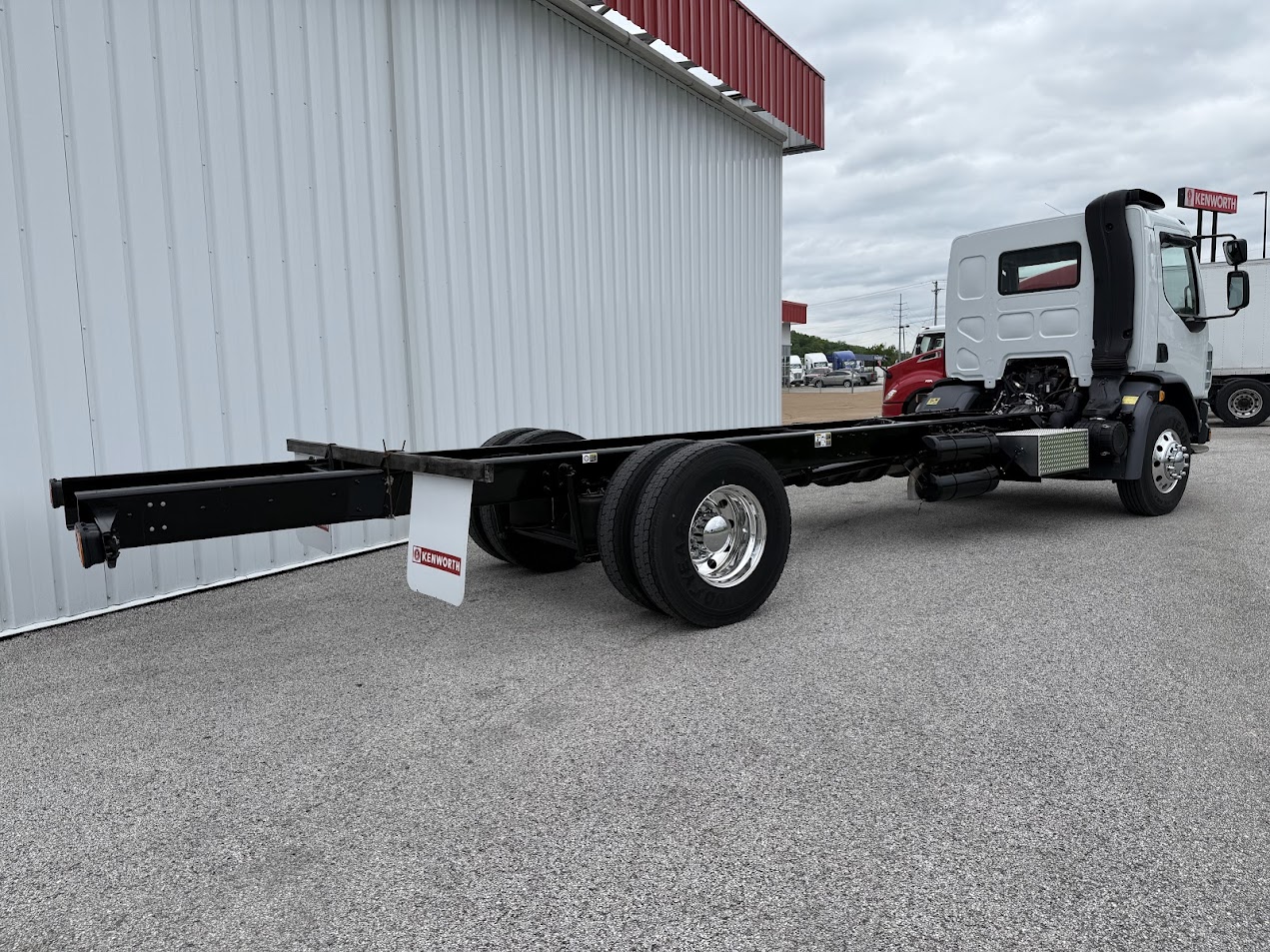 2025 KENWORTH K270 - image 2 of 6