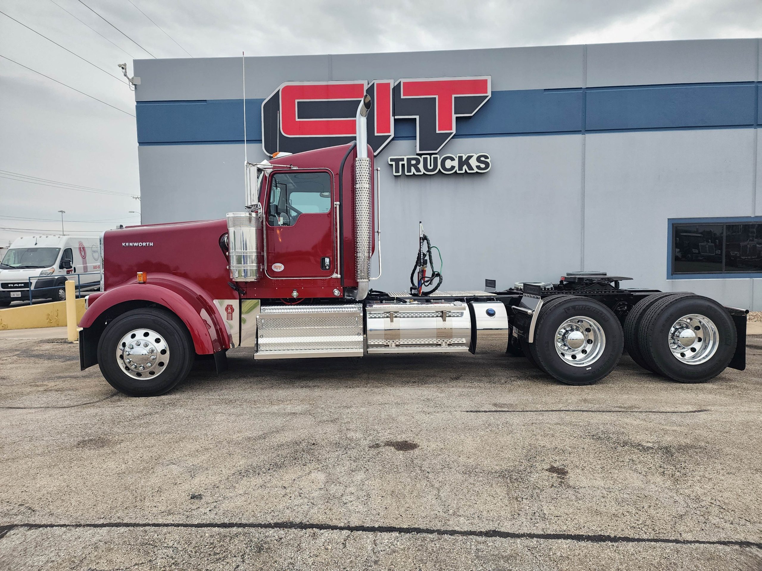 2025 KENWORTH W900L CIT Trucks