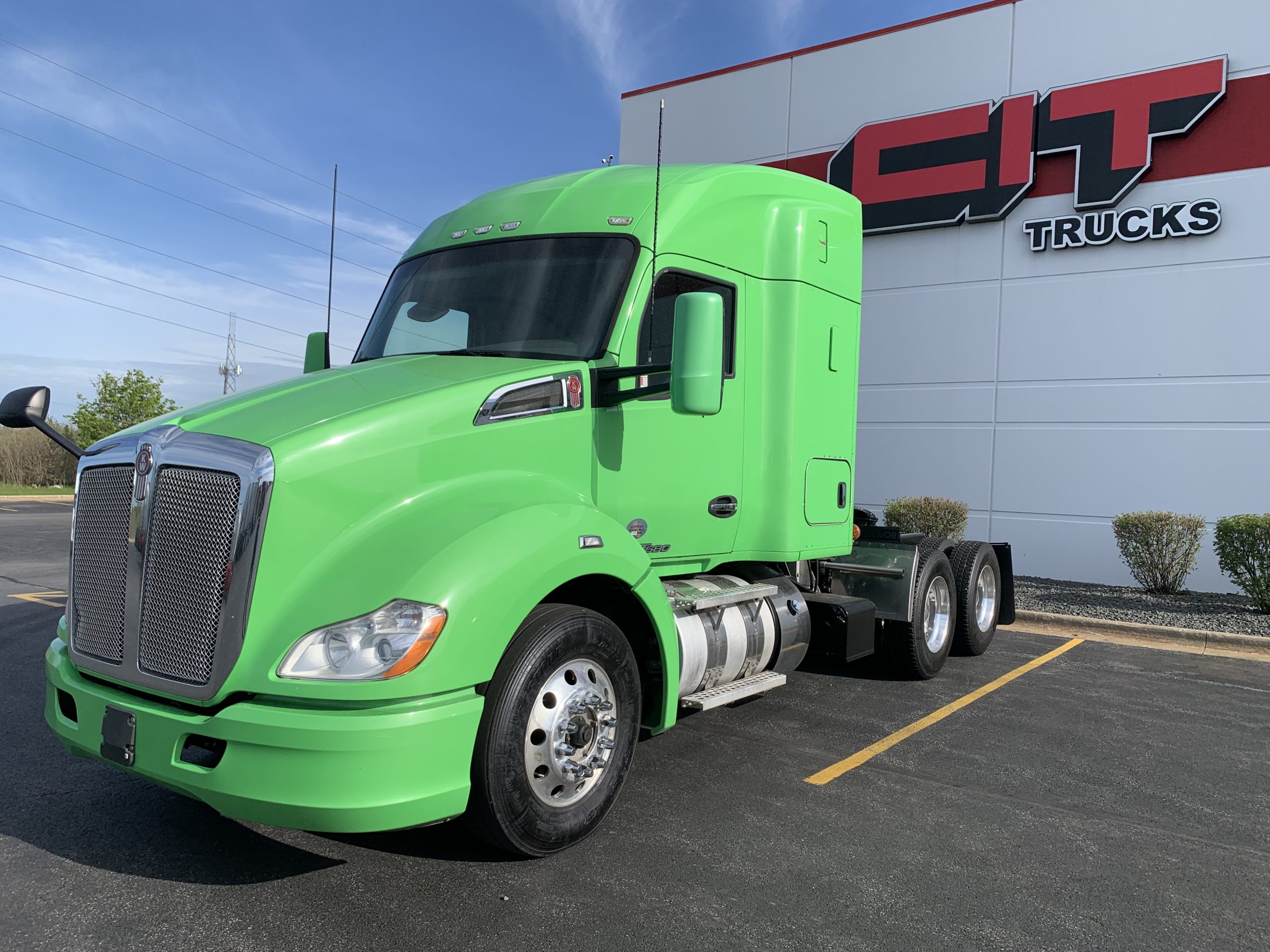 2018 KENWORTH T680 - image 1 of 6