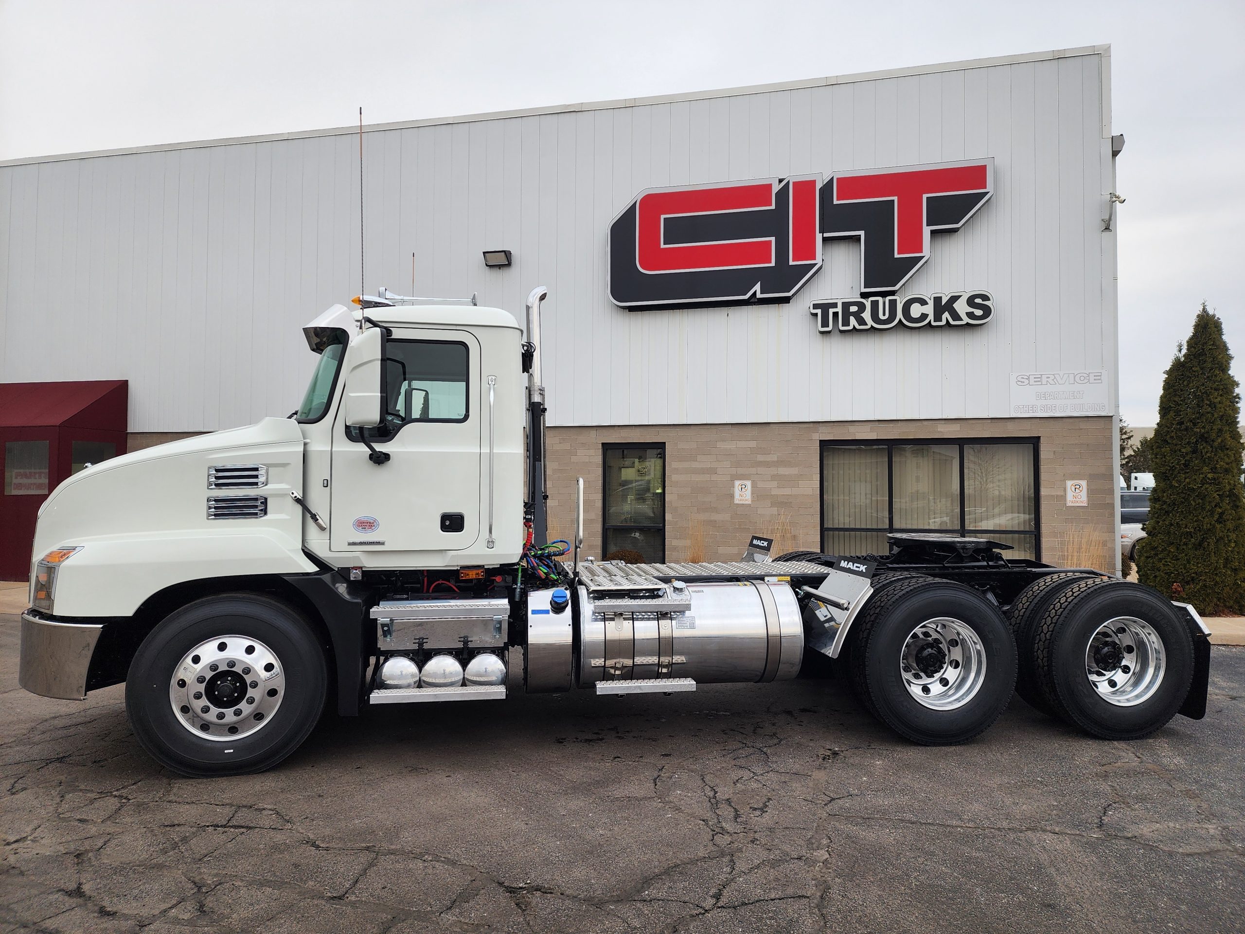 2026 MACK AN64T - image 4 of 6
