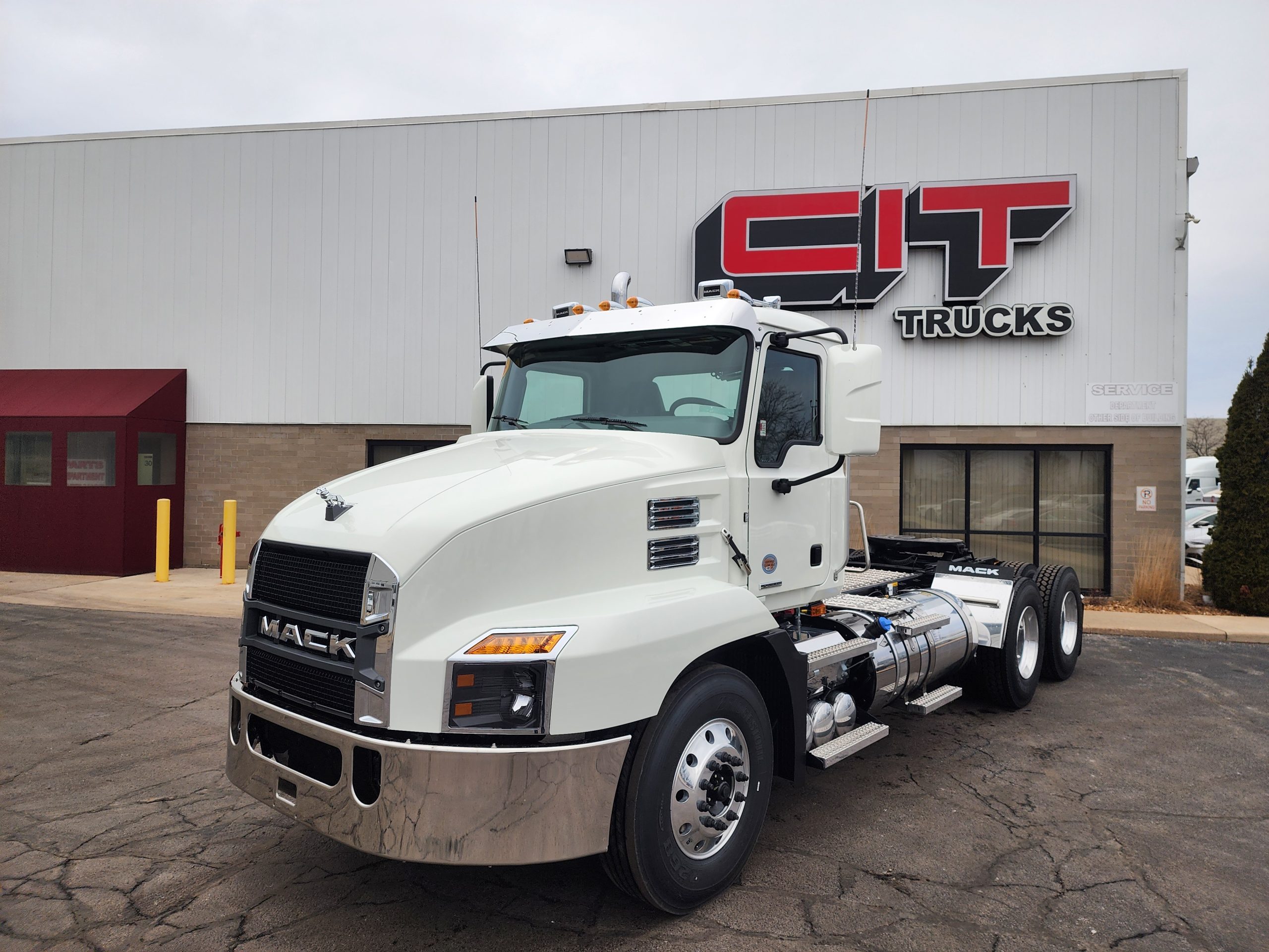 2026 MACK AN64T - image 1 of 6