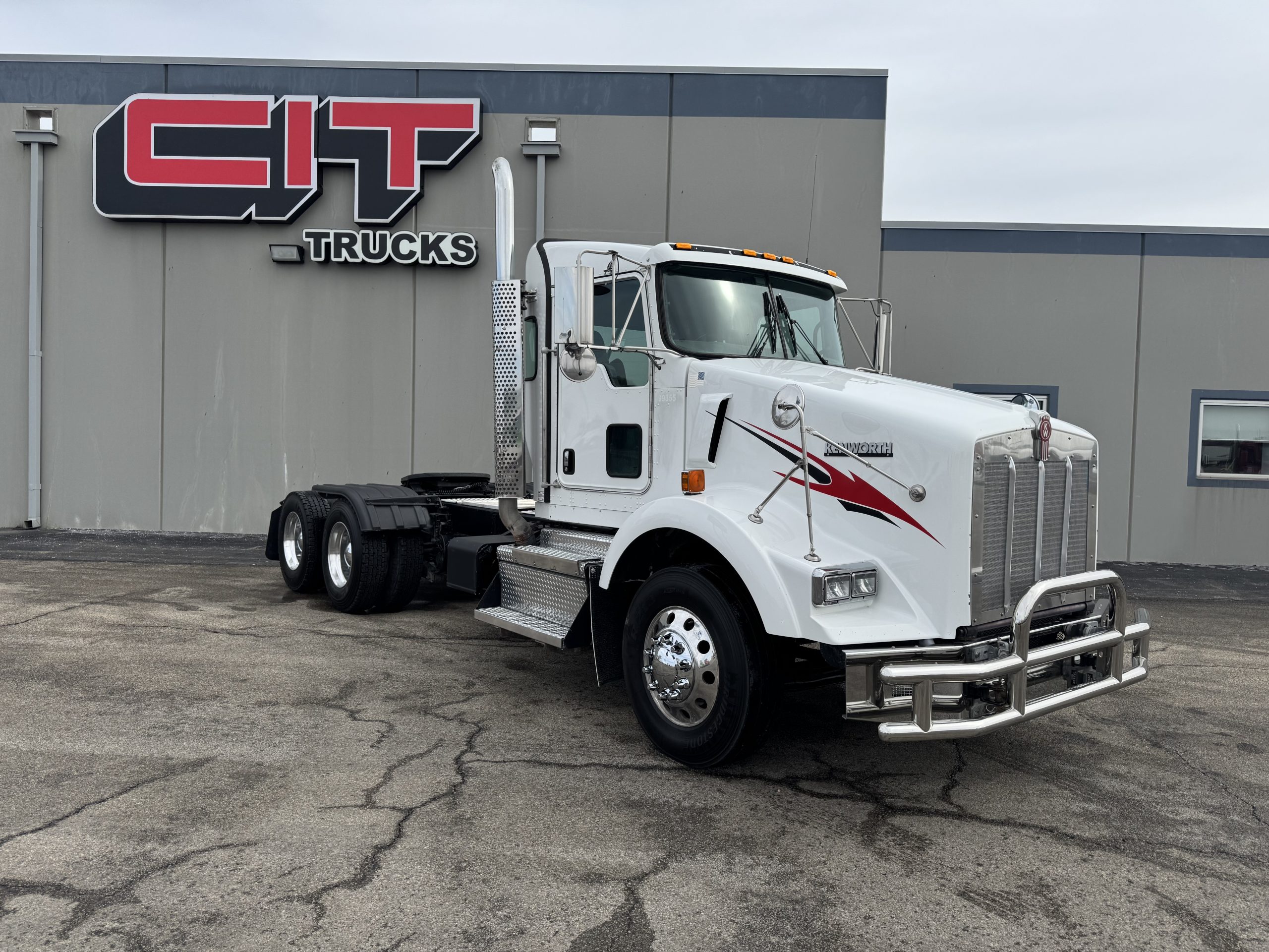 2019 KENWORTH T800 - image 2 of 6
