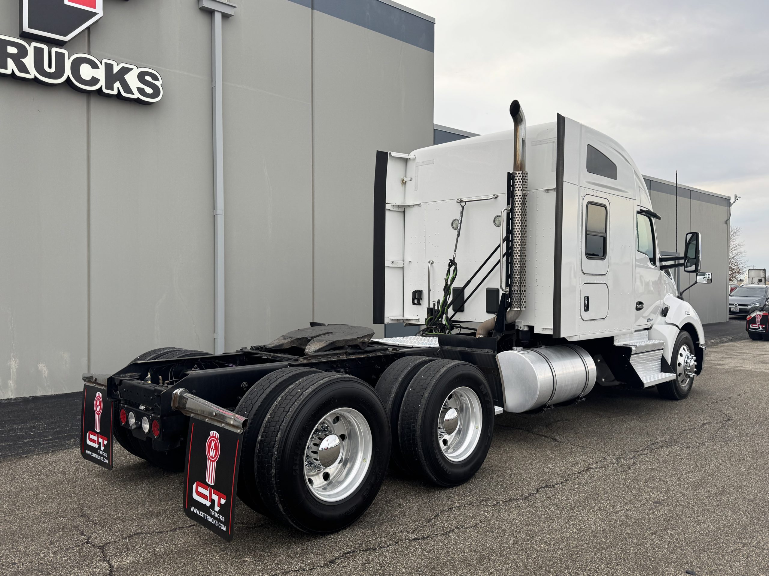 2018 KENWORTH T680 - image 5 of 6