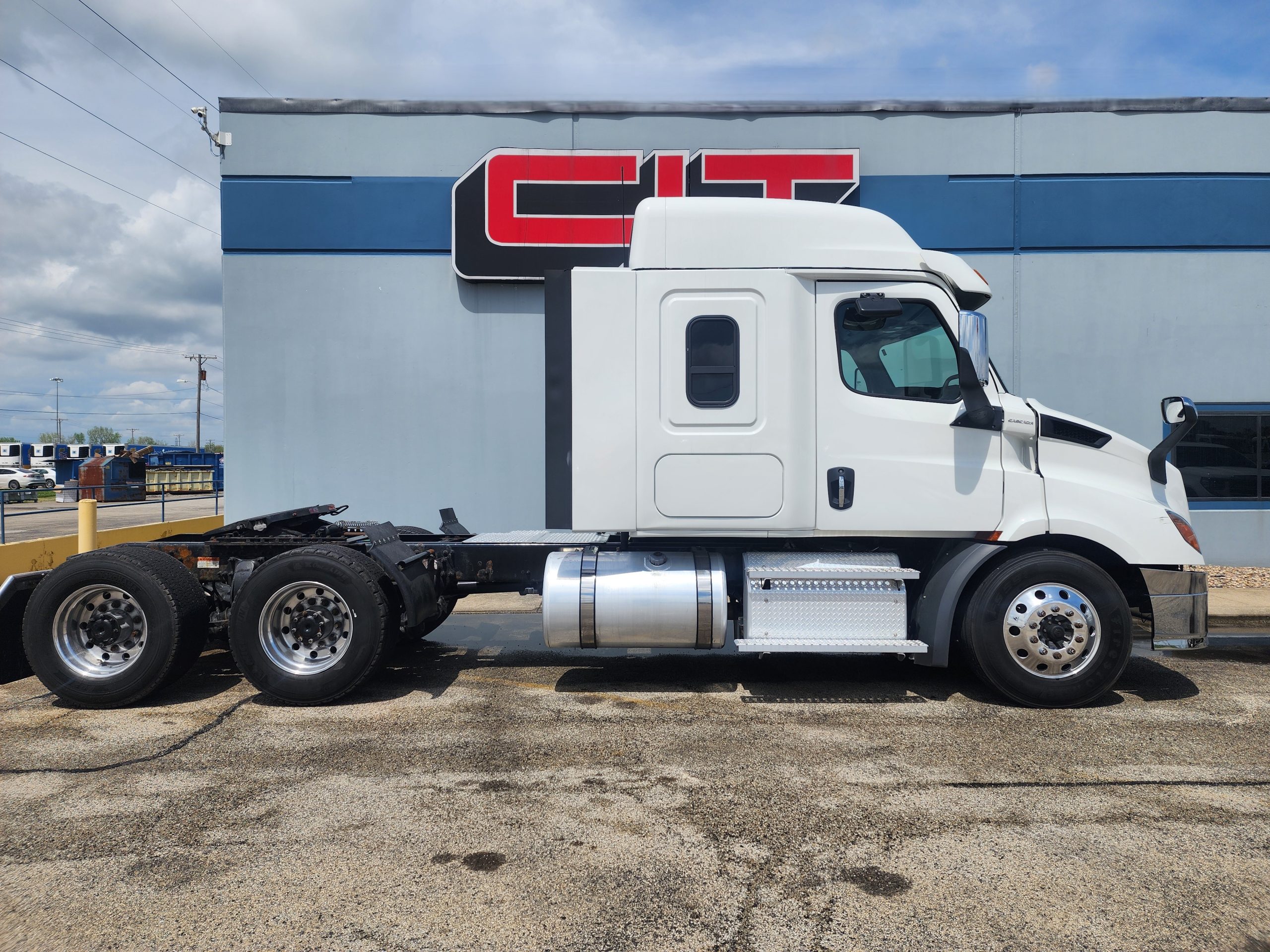 2020 FREIGHTLINER CASCADIA - image 4 of 6
