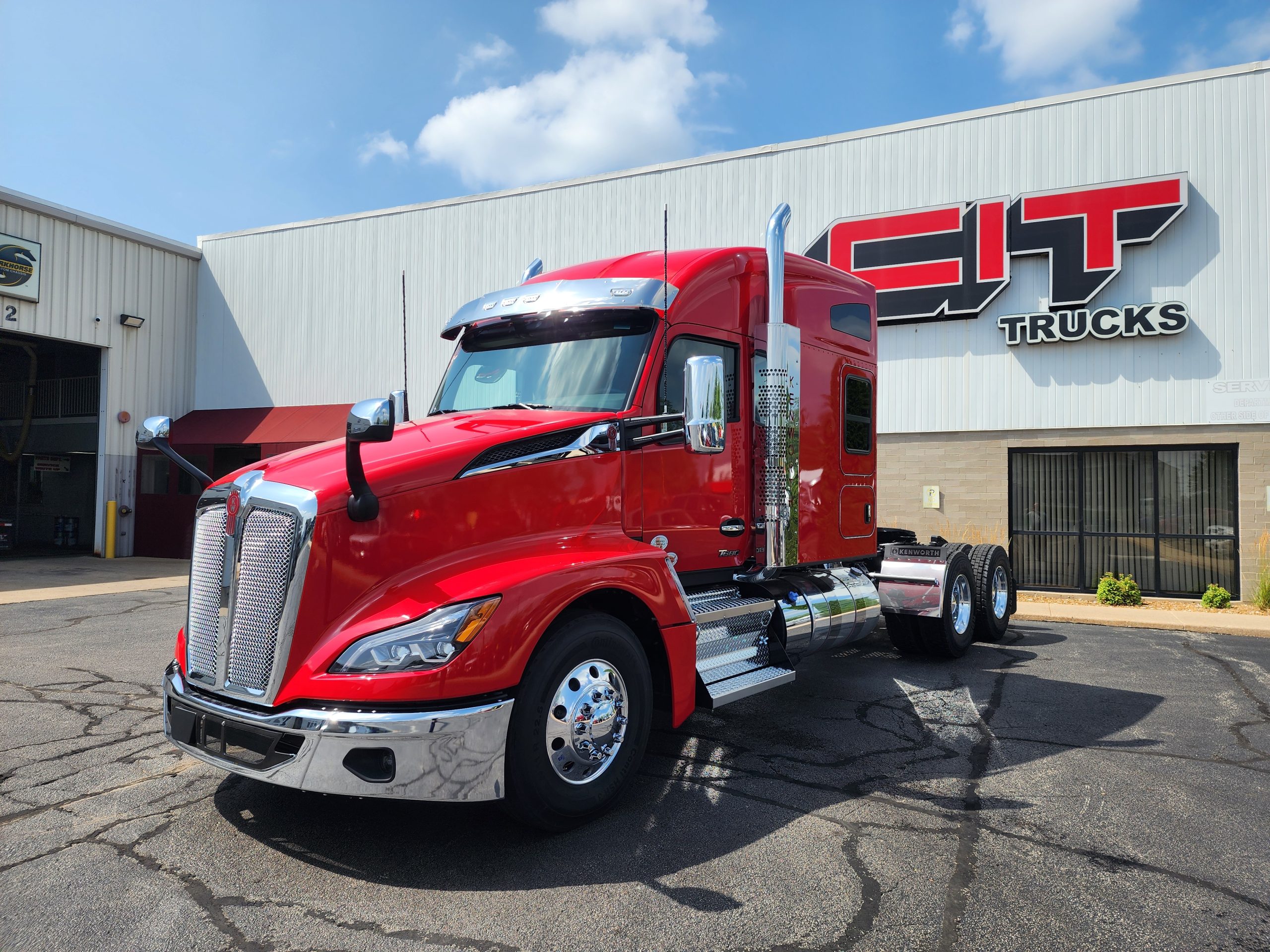 2026 KENWORTH T680 - image 1 of 6