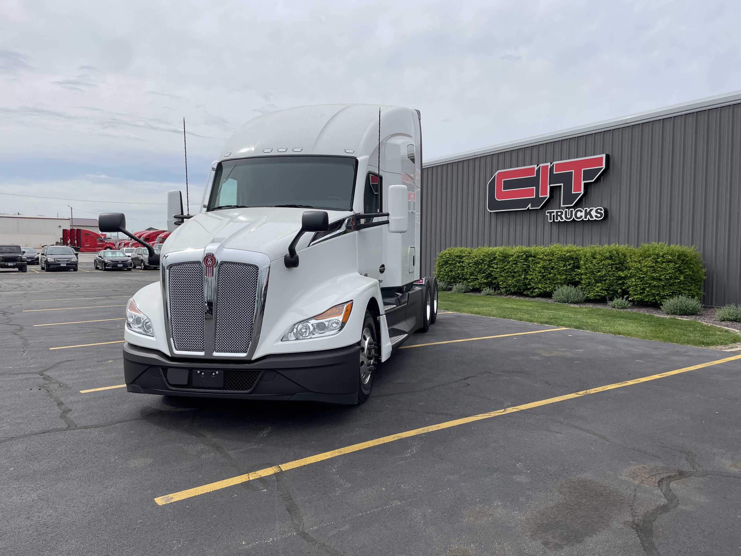 2026 KENWORTH T680 - image 1 of 6