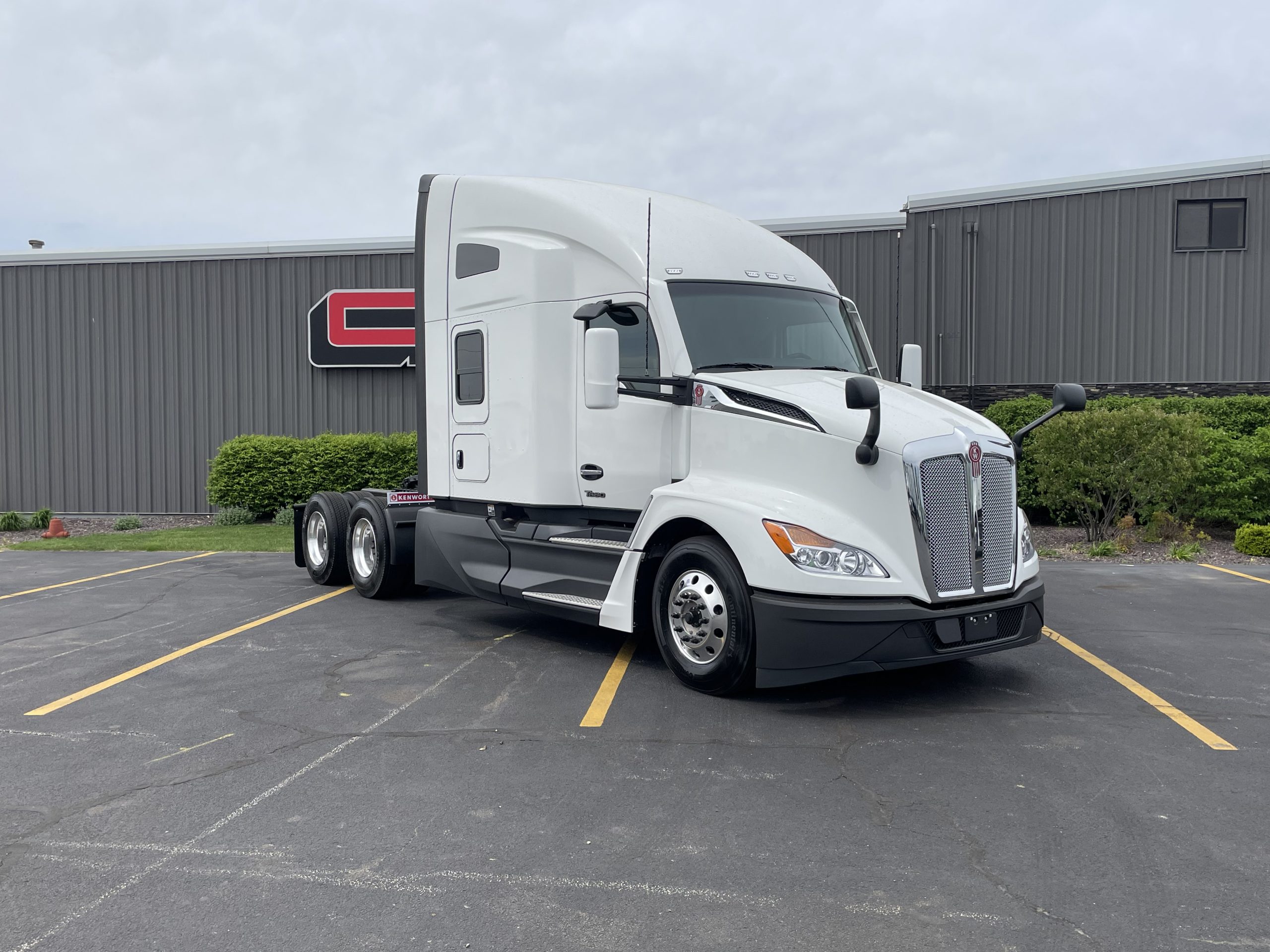2026 KENWORTH T680 - image 3 of 6