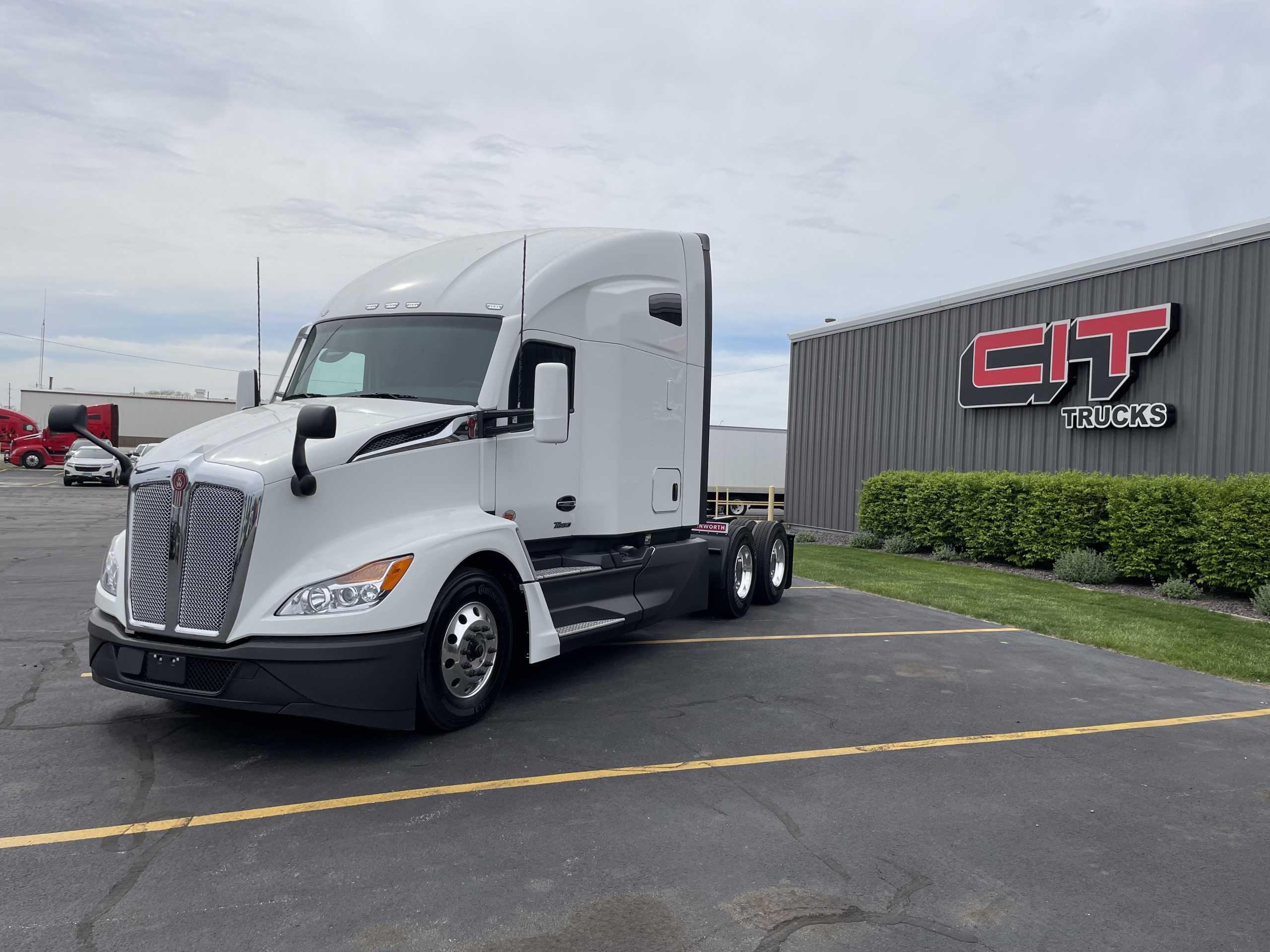 2026 KENWORTH T680 - image 4 of 6