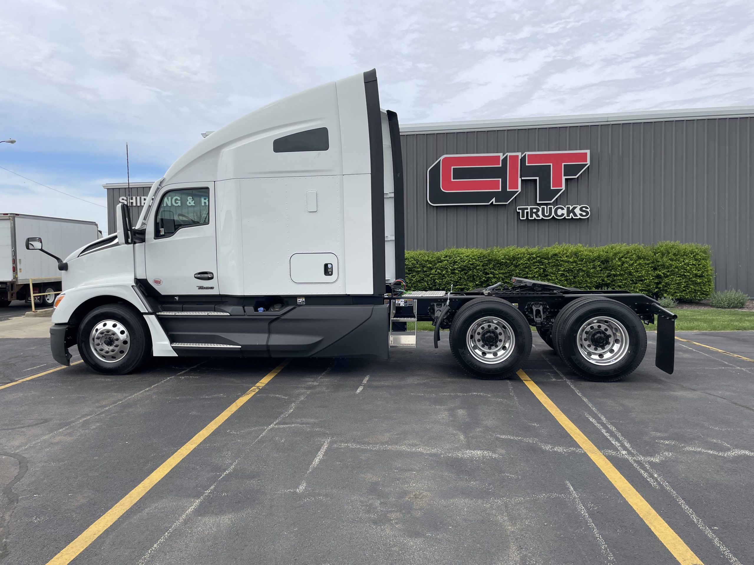 2026 KENWORTH T680 - image 5 of 6