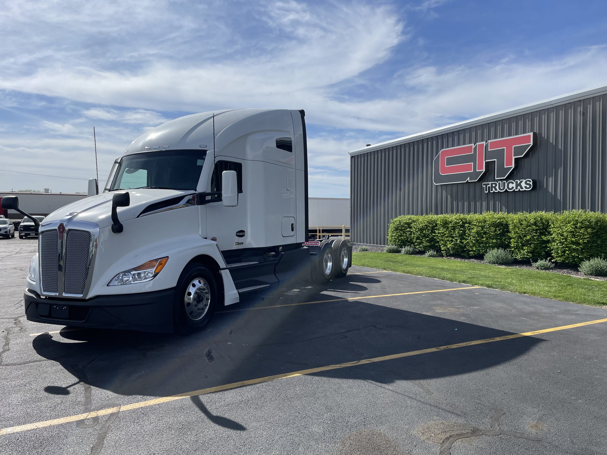 2026 KENWORTH T680 - image 1 of 6