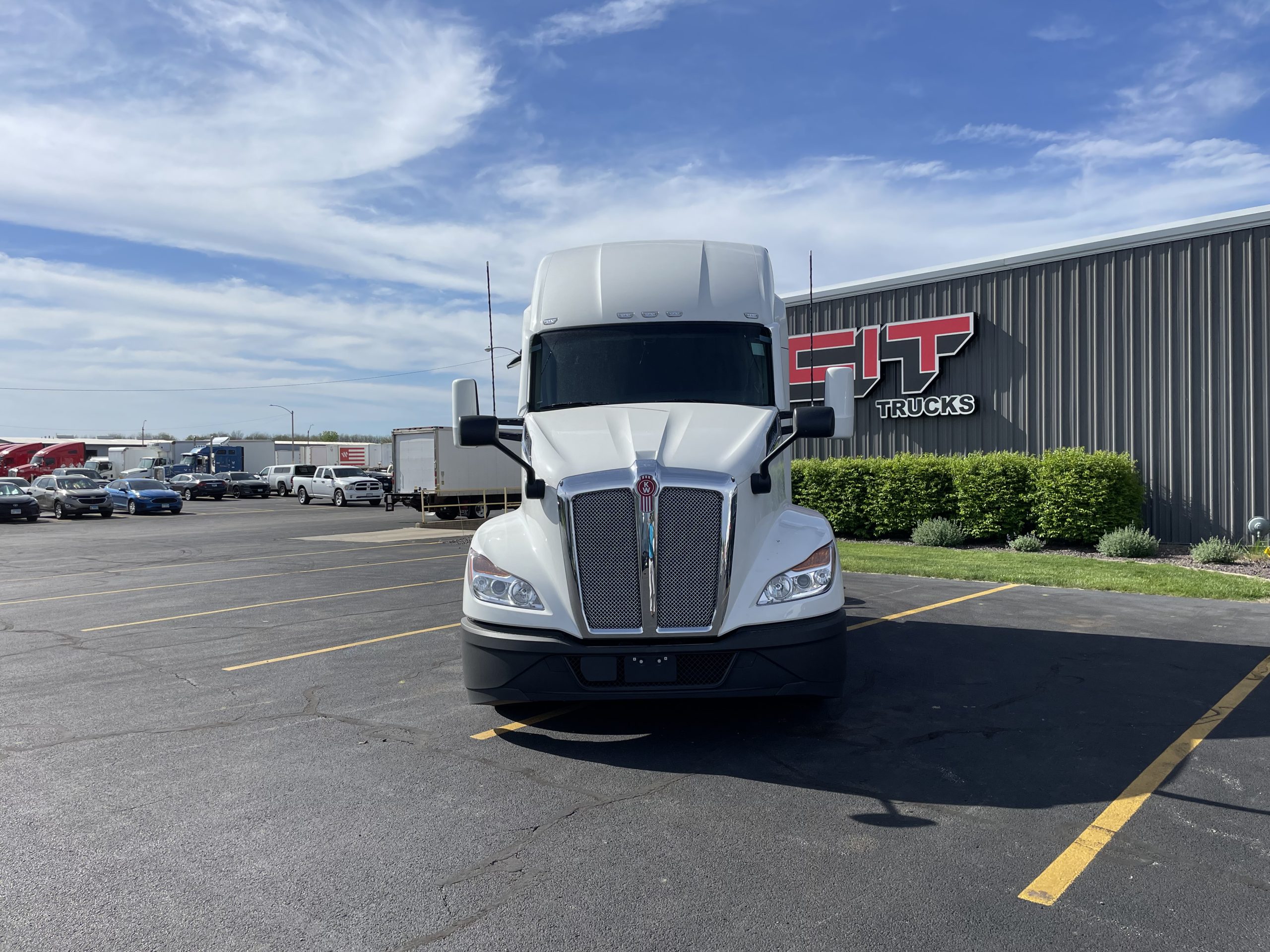 2026 KENWORTH T680 - image 2 of 6