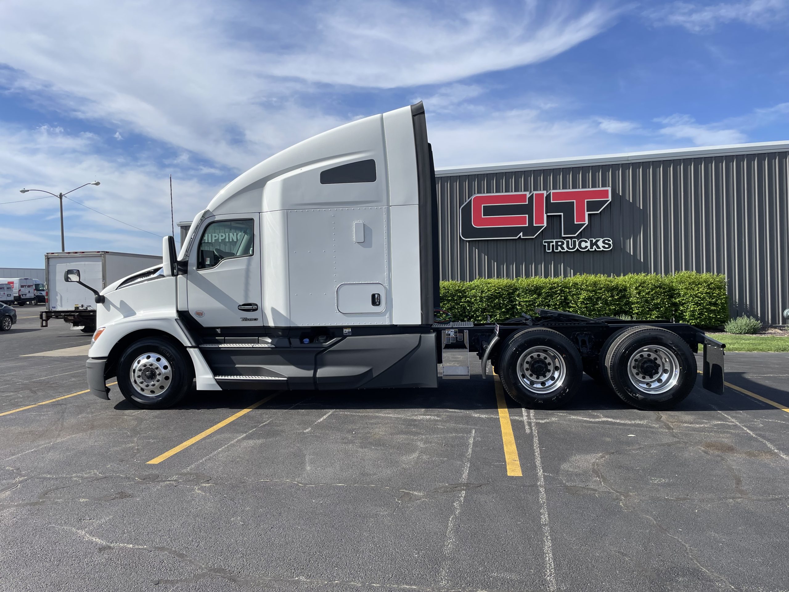 2026 KENWORTH T680 - image 3 of 6