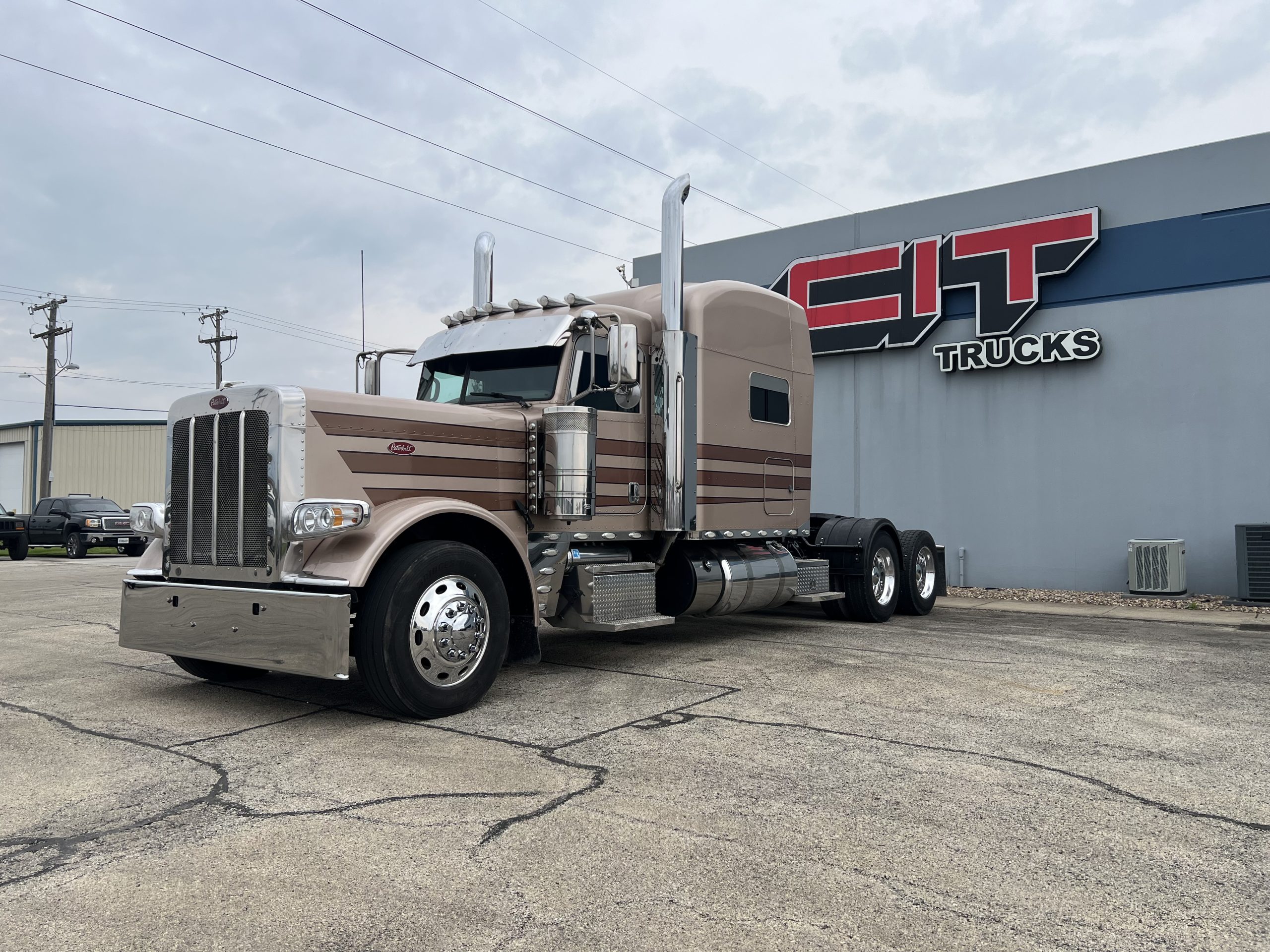 2020 PETERBILT 389 - image 1 of 6