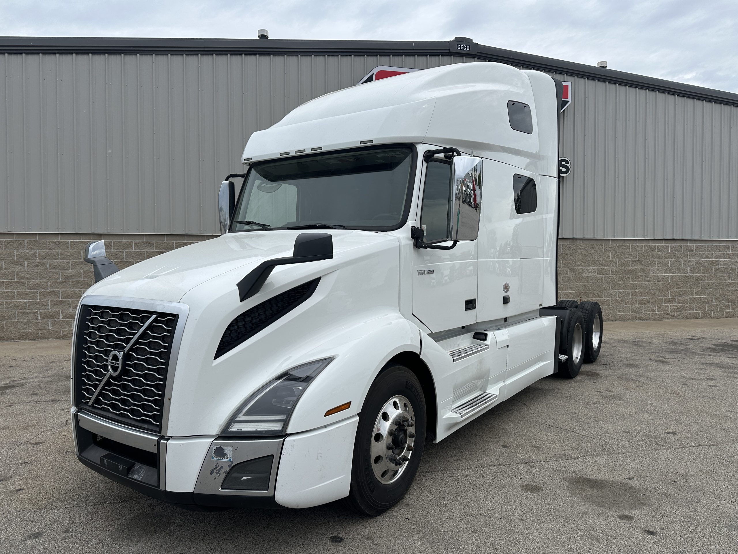 2021 VOLVO VNL760 - image 1 of 6