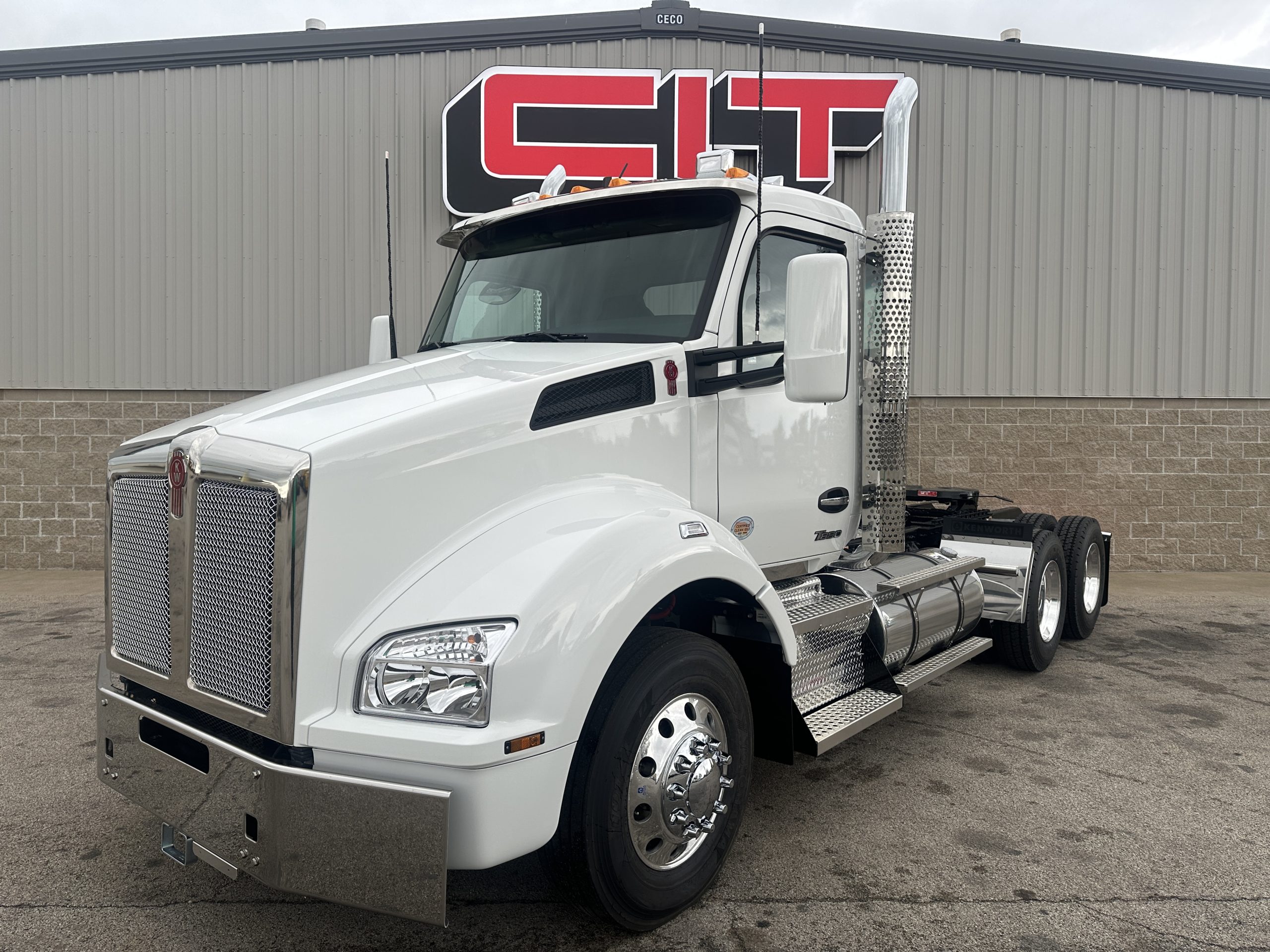 2026 KENWORTH T880 - image 1 of 6