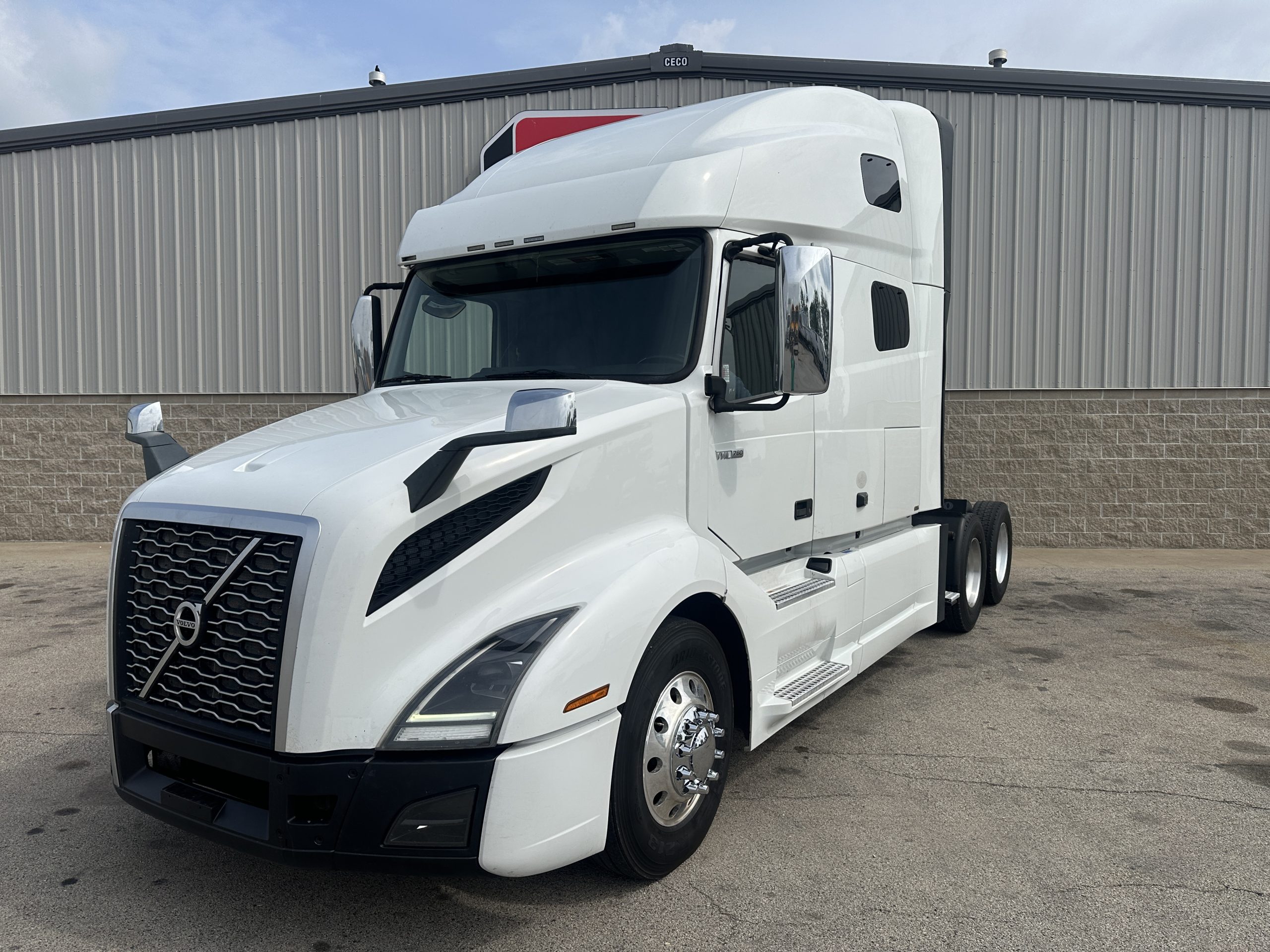 2021 VOLVO VNL760 - image 1 of 6