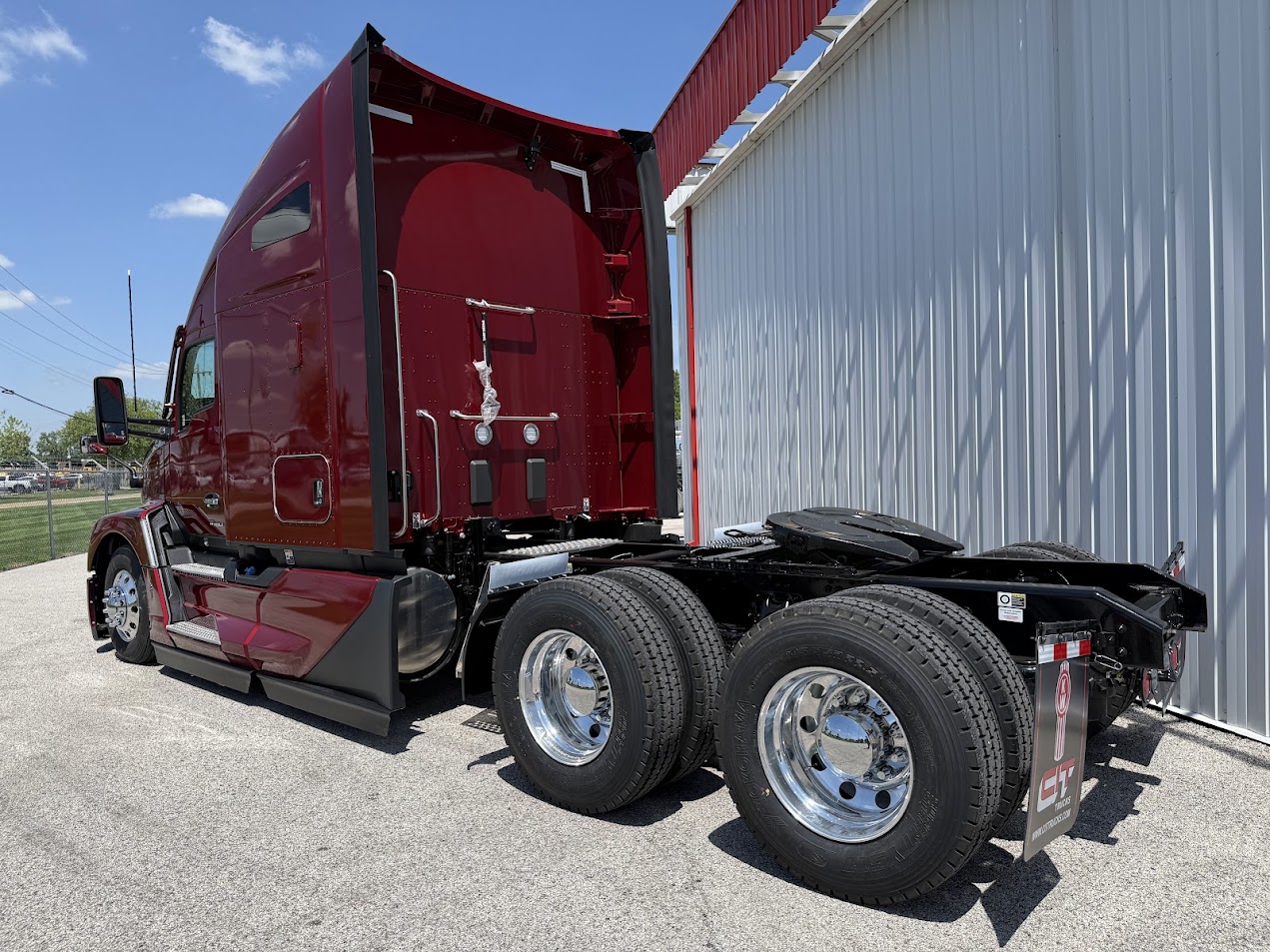 2026 KENWORTH T680 - image 4 of 6