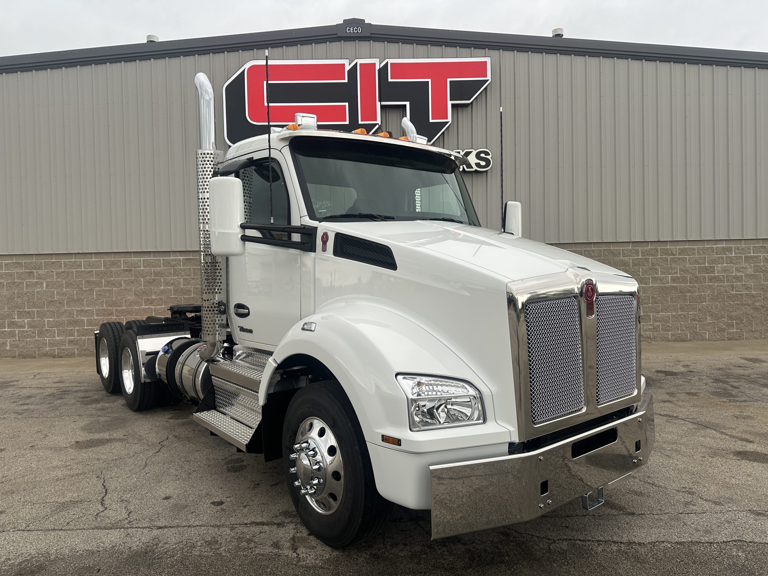2026 KENWORTH T880 - image 2 of 6