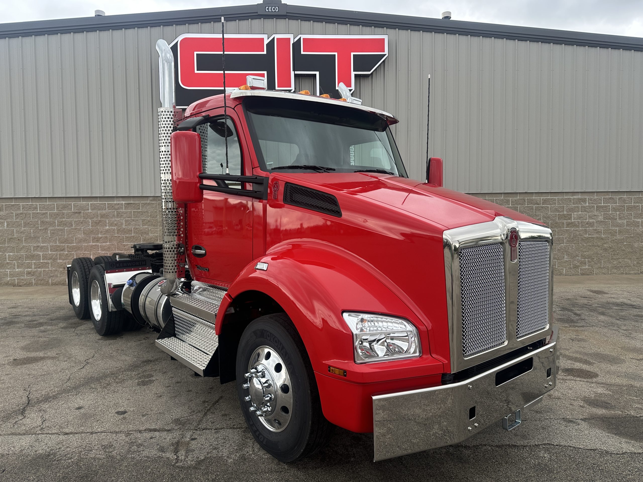 2026 KENWORTH T880 - image 2 of 6