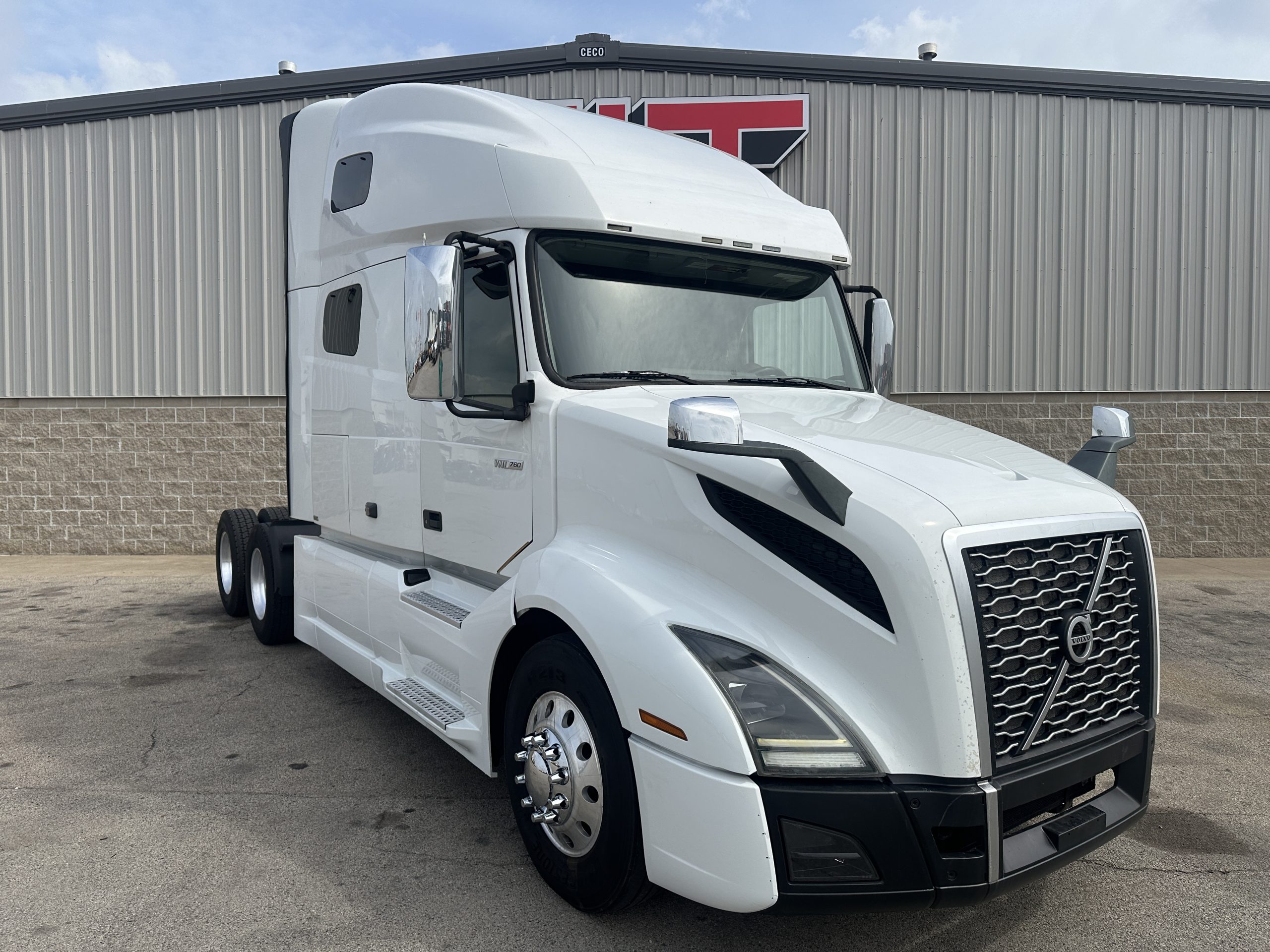 2021 VOLVO VNL760 - image 3 of 6