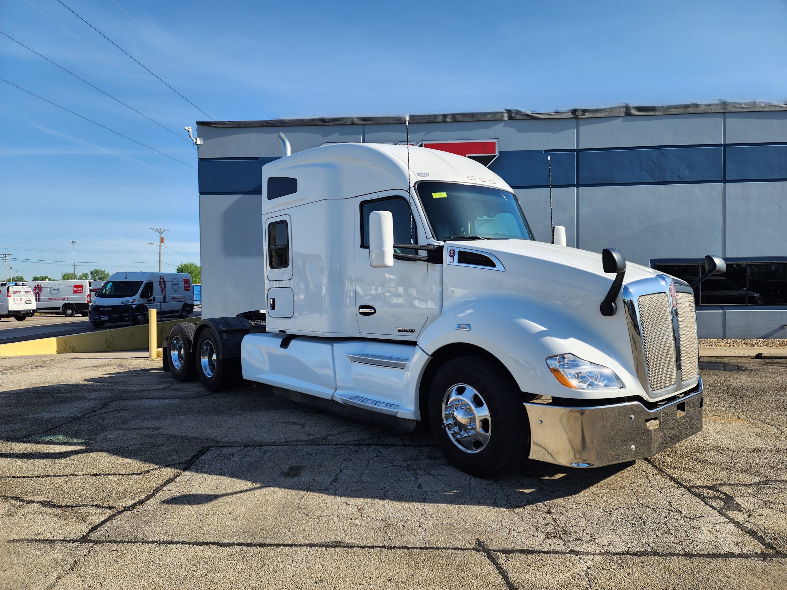 2020 KENWORTH T680 - image 3 of 6