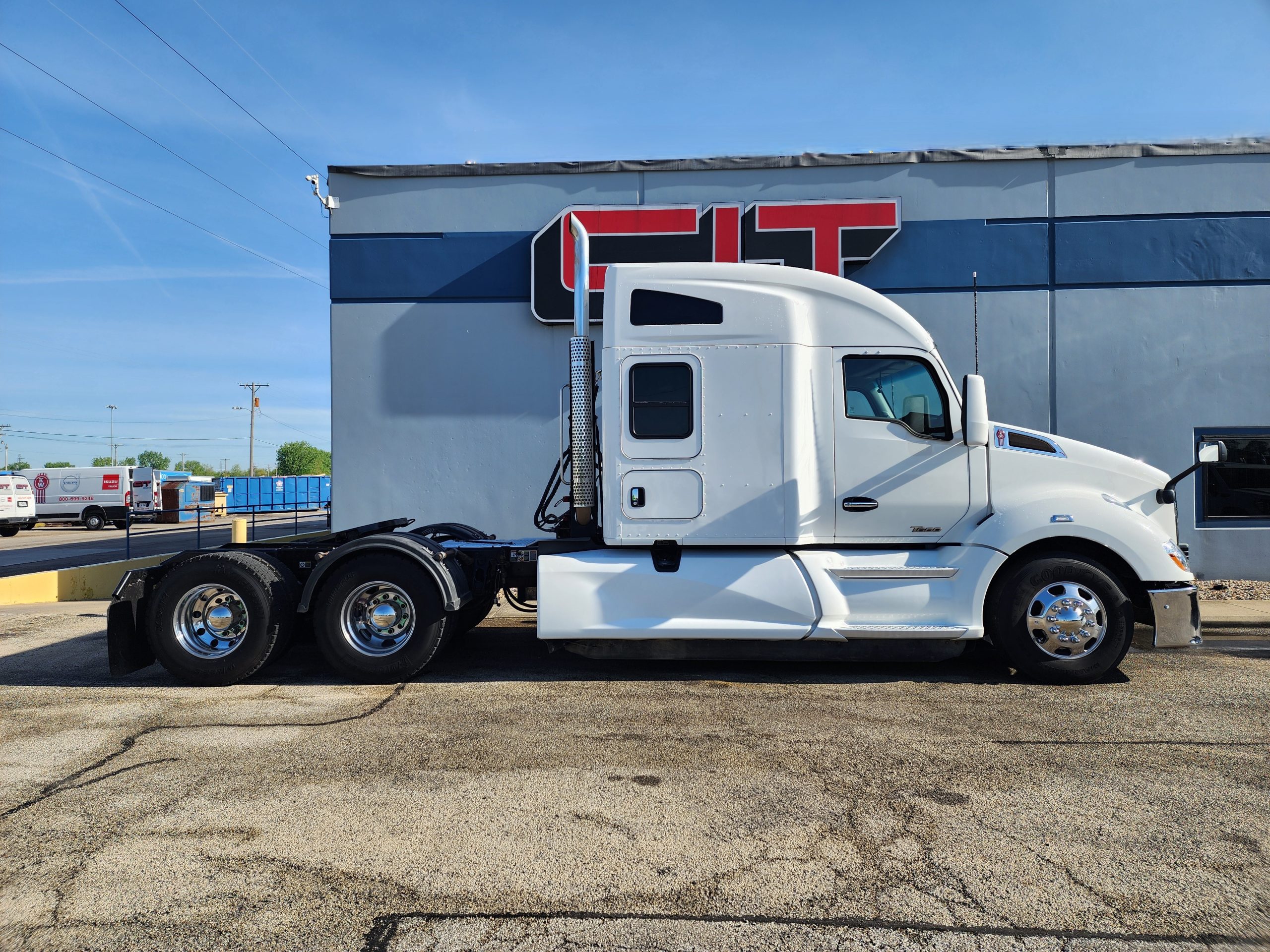 2020 KENWORTH T680 - image 4 of 6