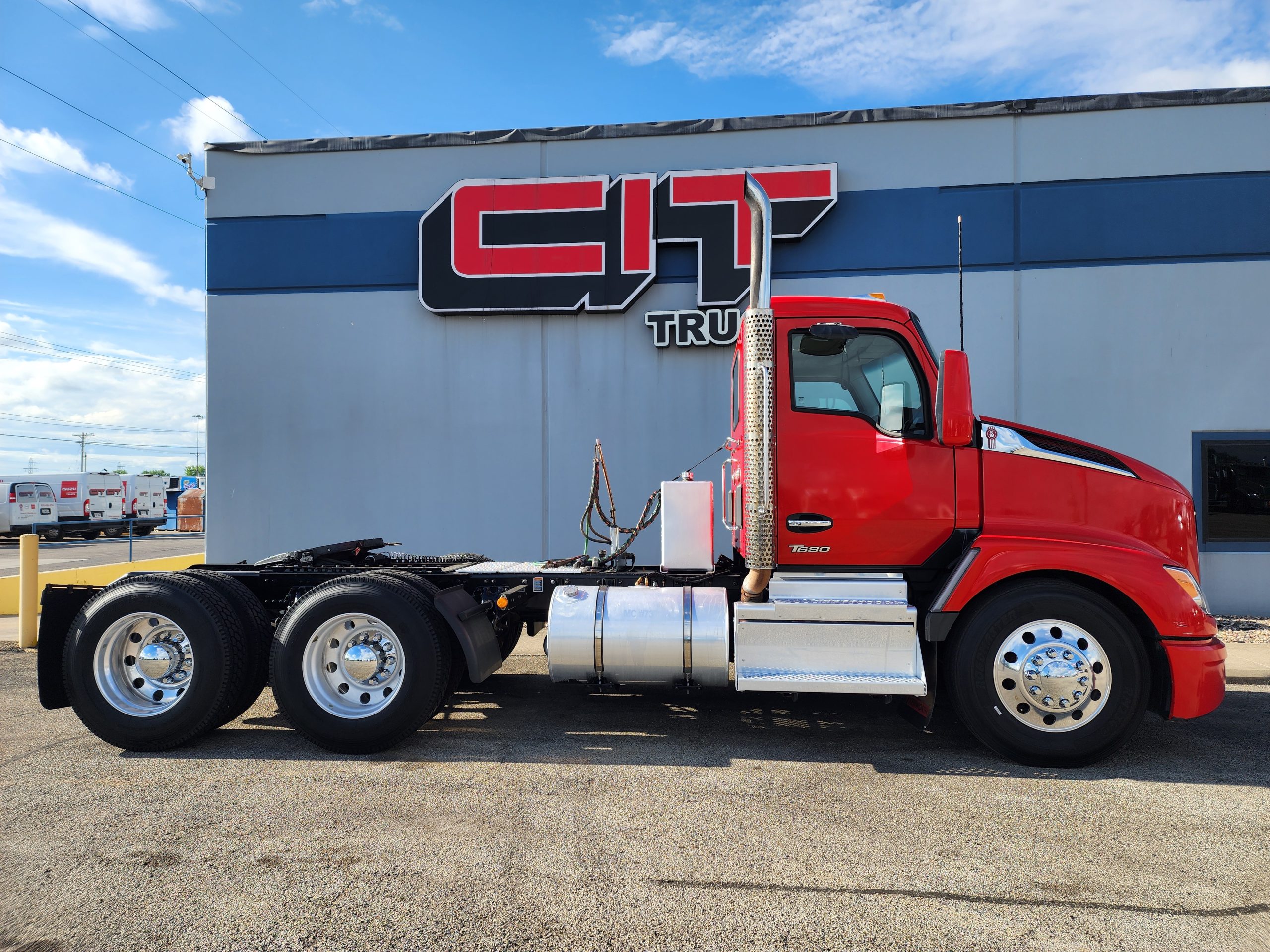 2023 KENWORTH T680 - image 2 of 6