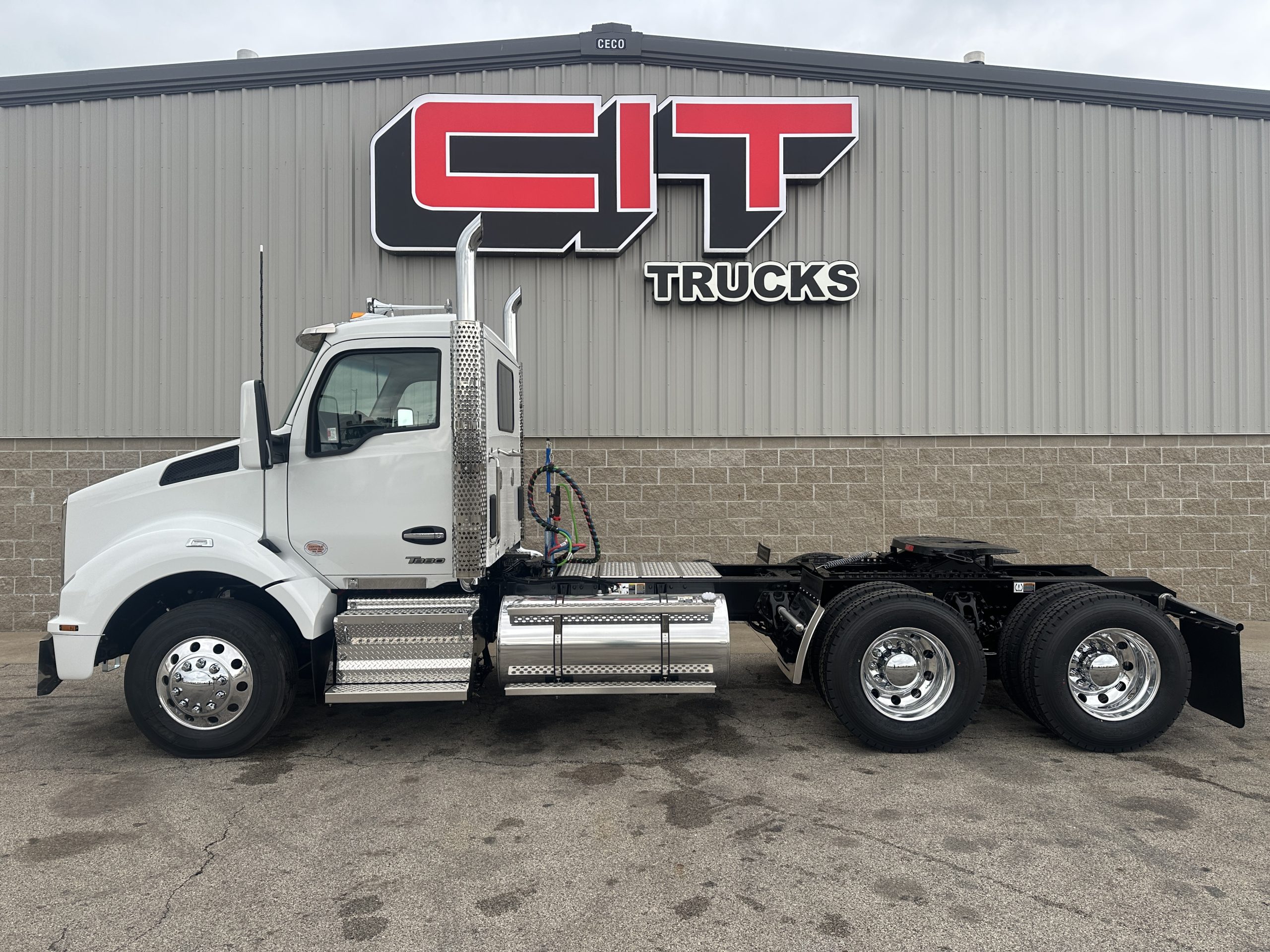 2026 KENWORTH T880 - image 3 of 6