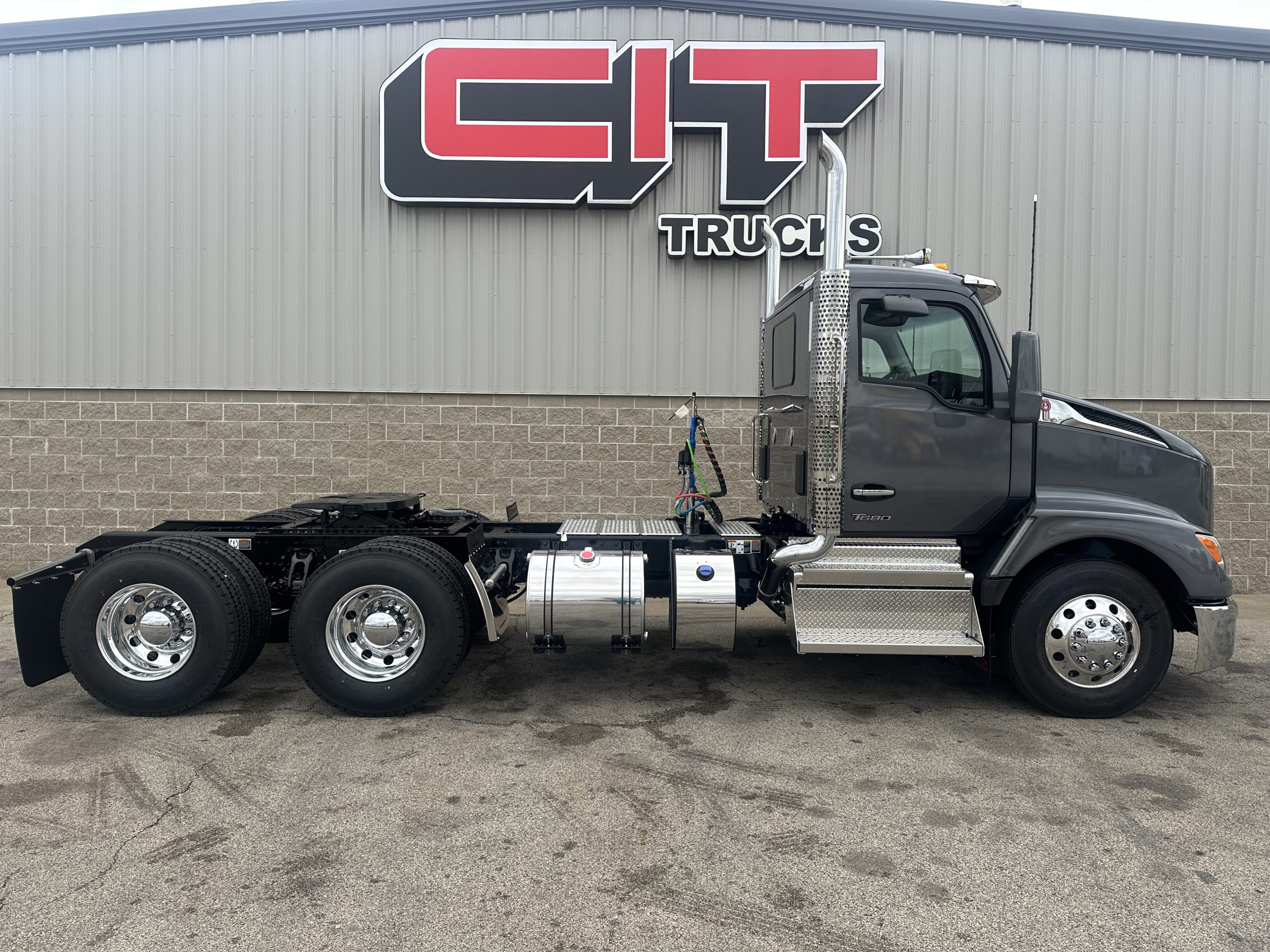 2026 KENWORTH T680 - image 4 of 6