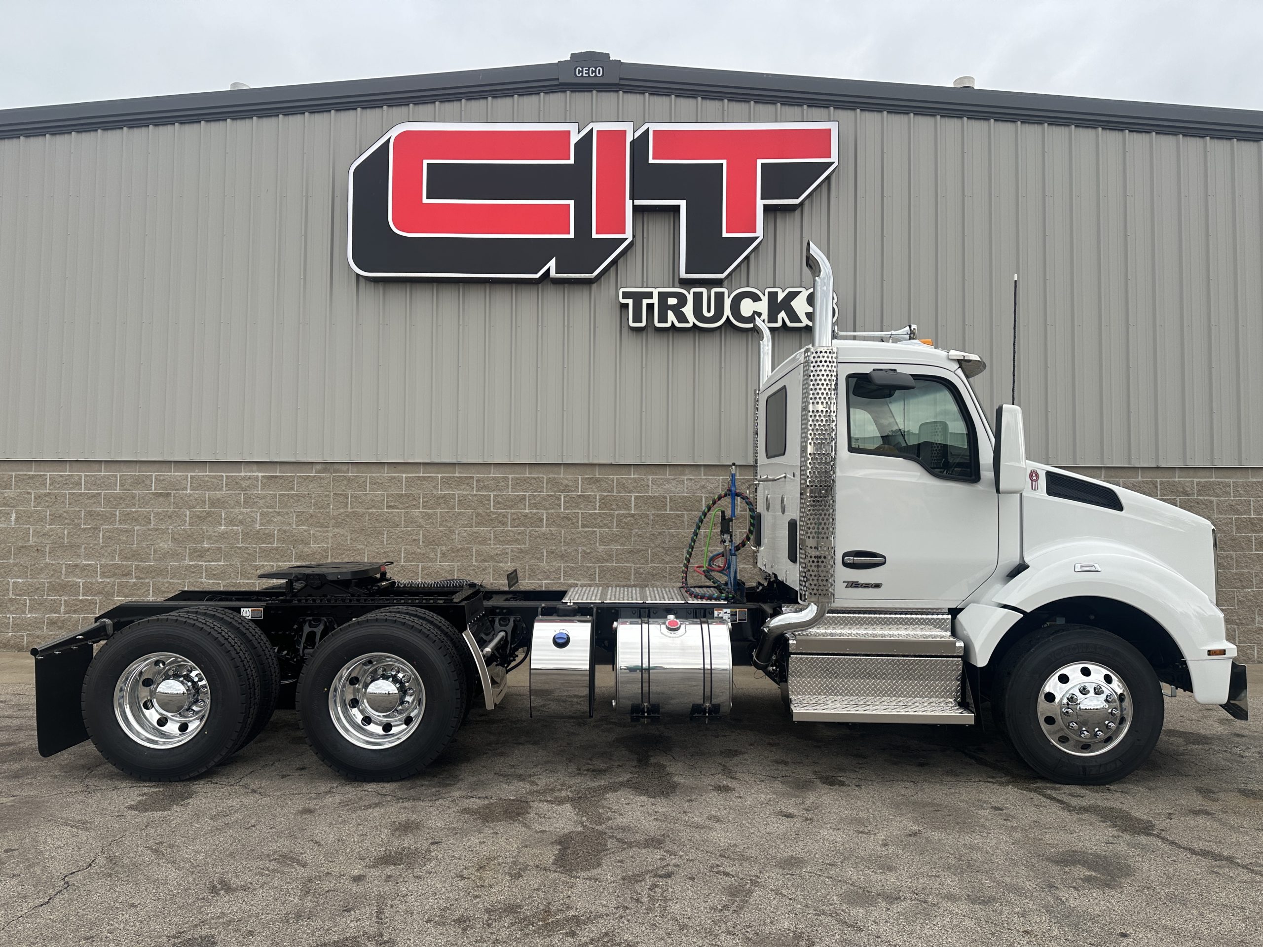 2026 KENWORTH T880 - image 4 of 6