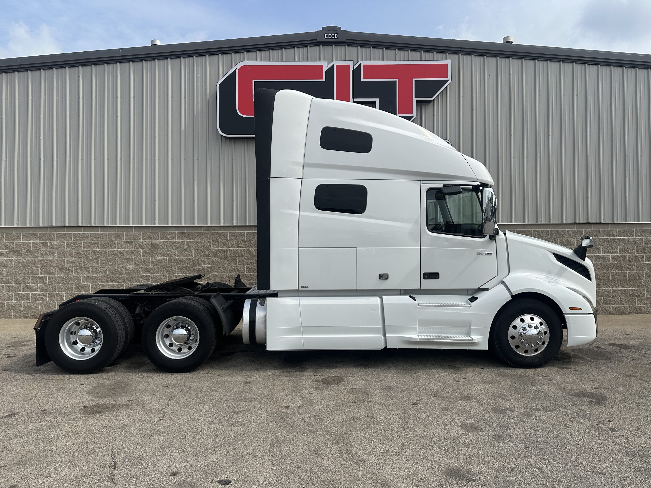 2021 VOLVO VNL760 - image 4 of 6