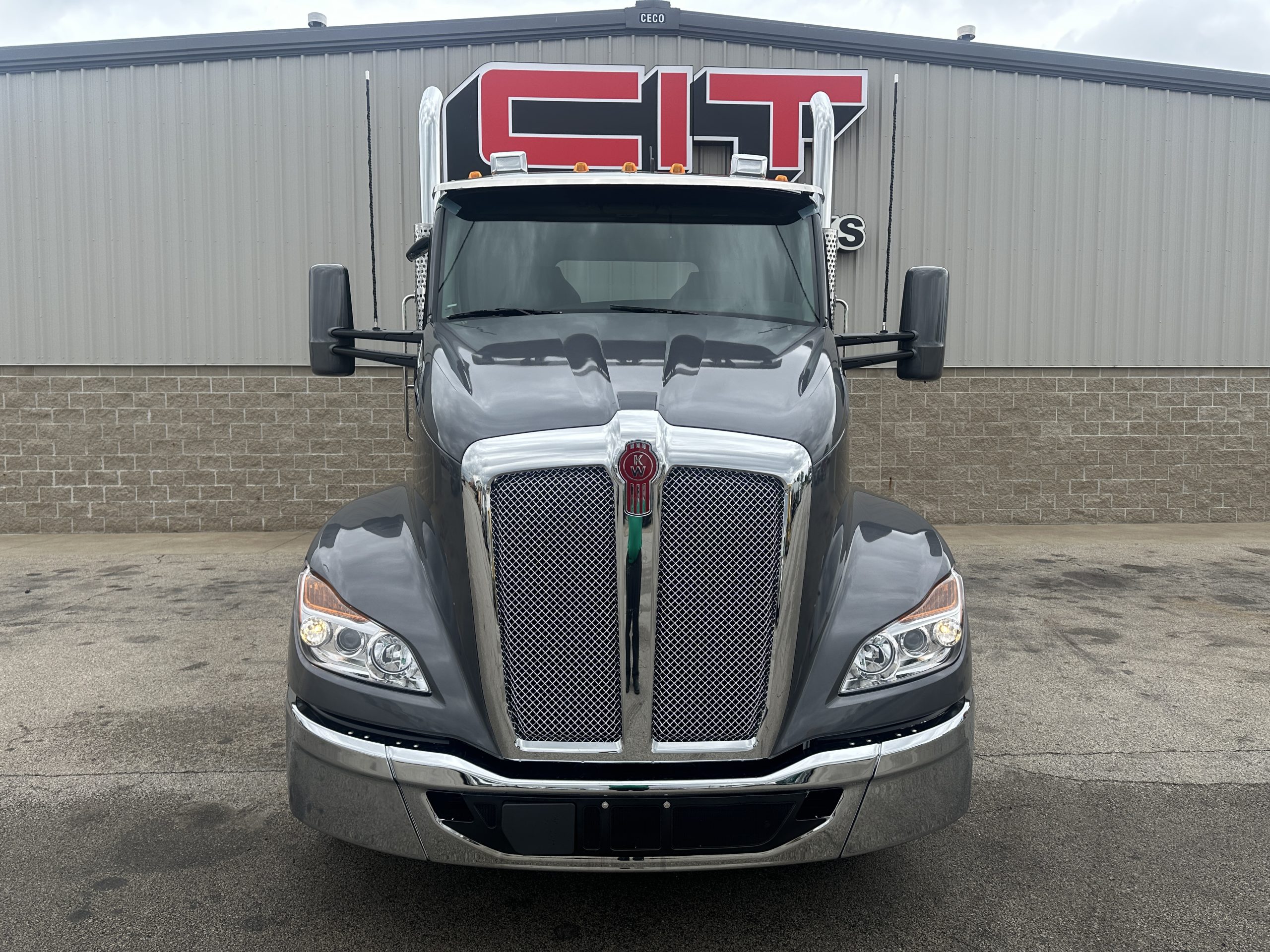 2026 KENWORTH T680 - image 5 of 6