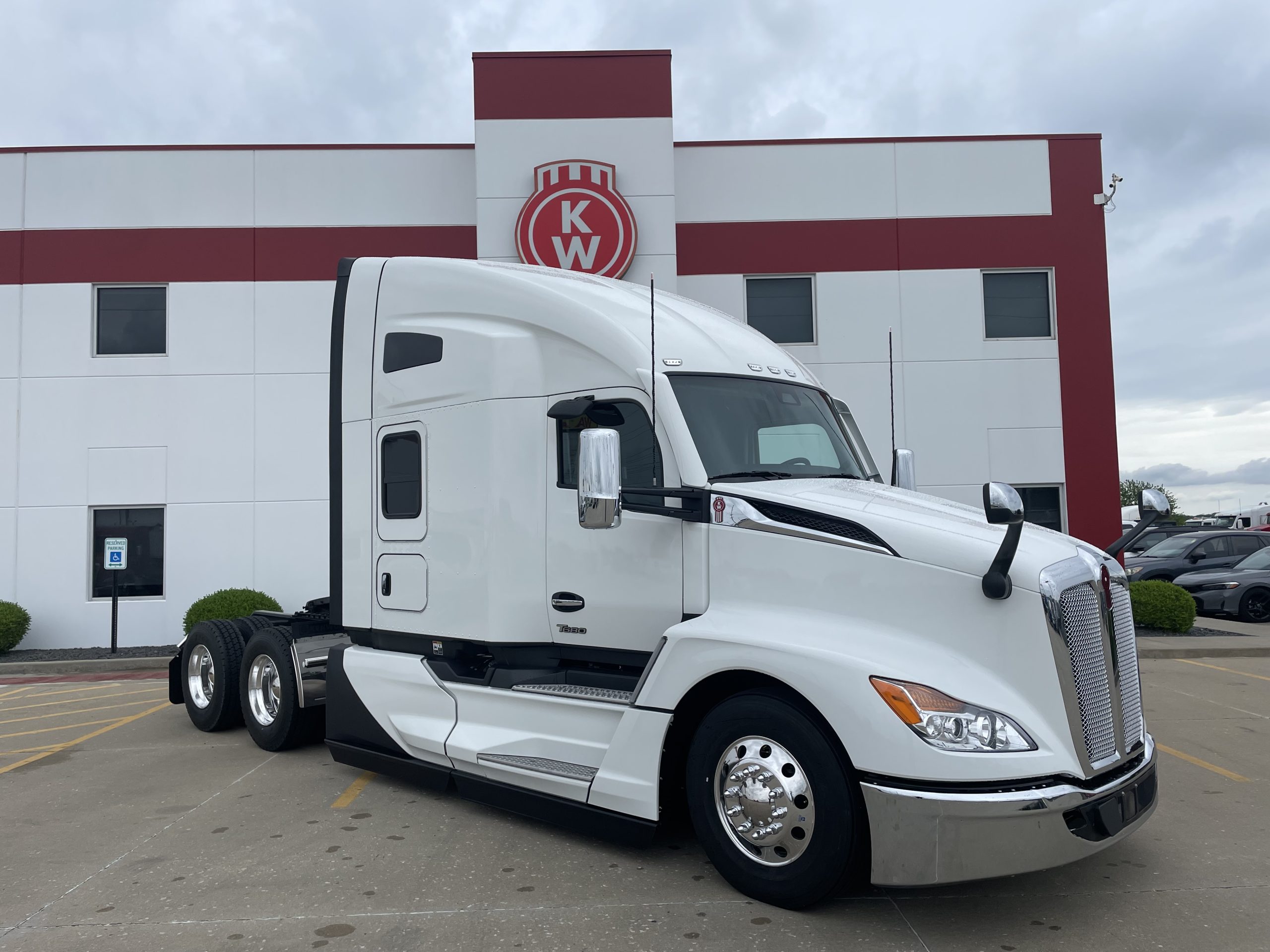 2026 KENWORTH T680 - image 3 of 6