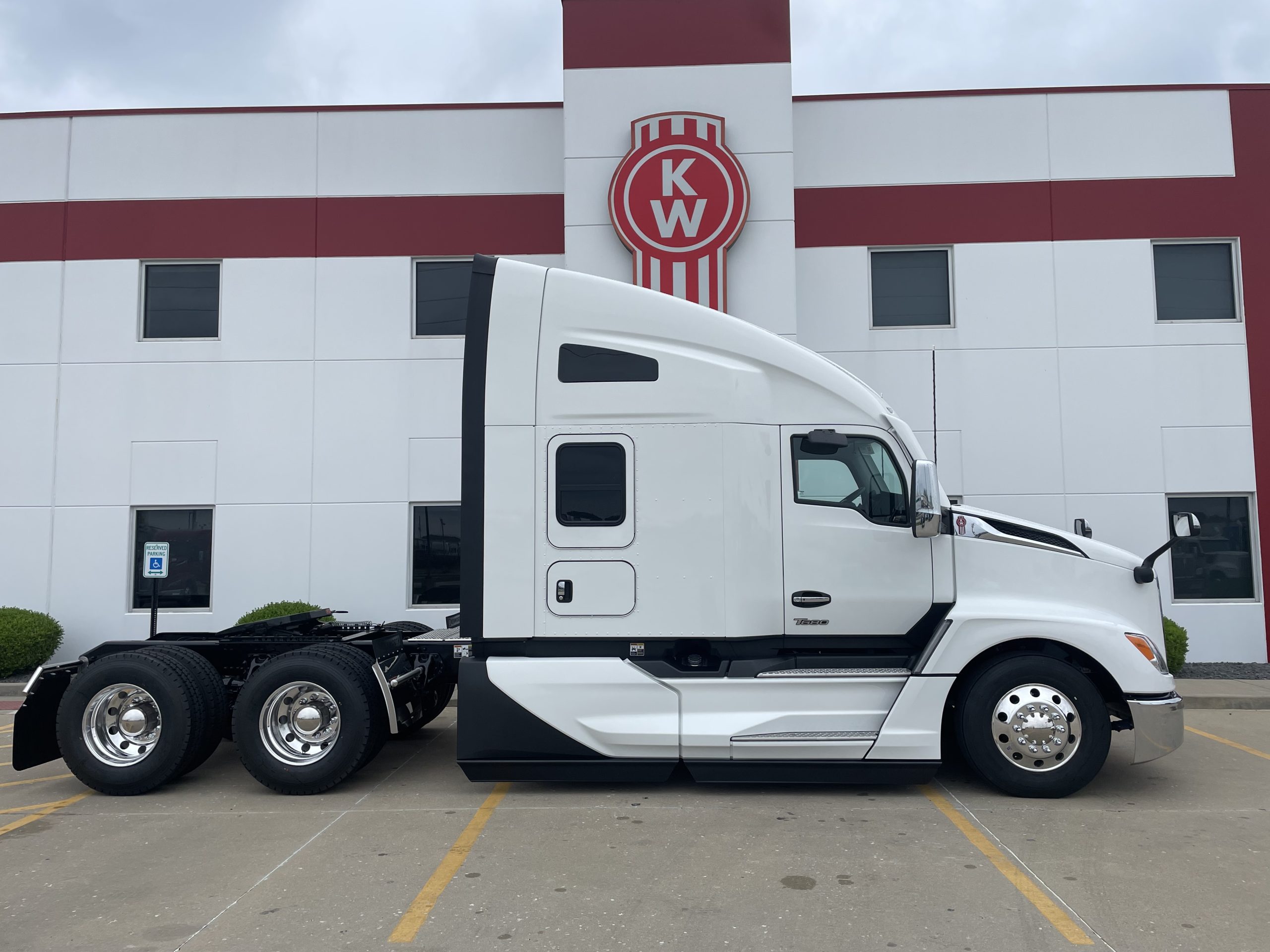 2026 KENWORTH T680 - image 4 of 6