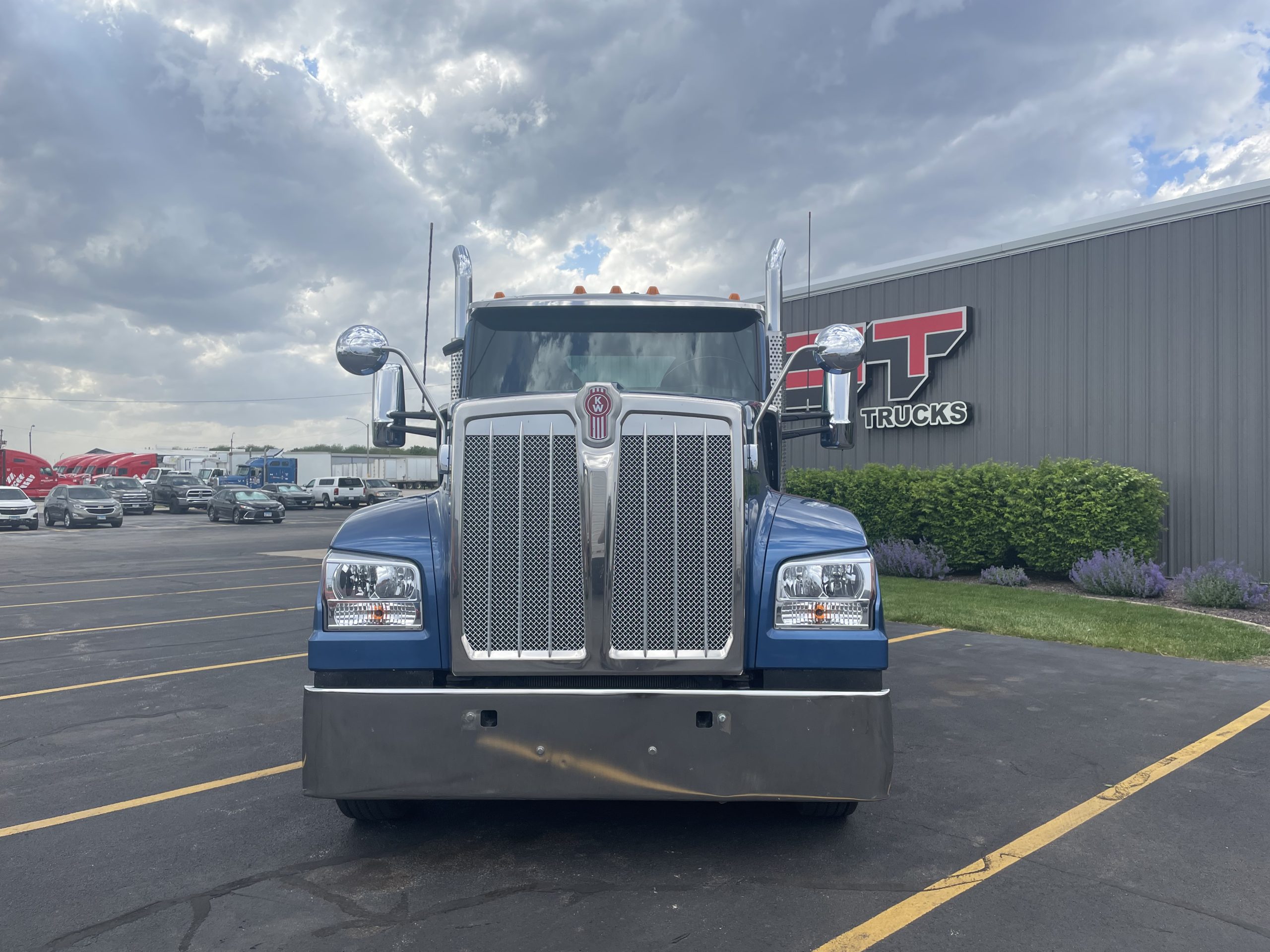 2021 KENWORTH W990 - image 2 of 6