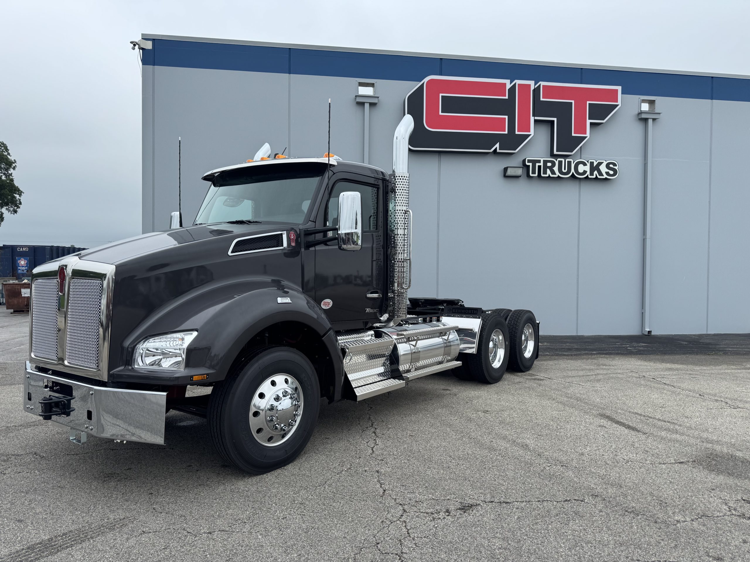 2026 KENWORTH T880 - image 2 of 6