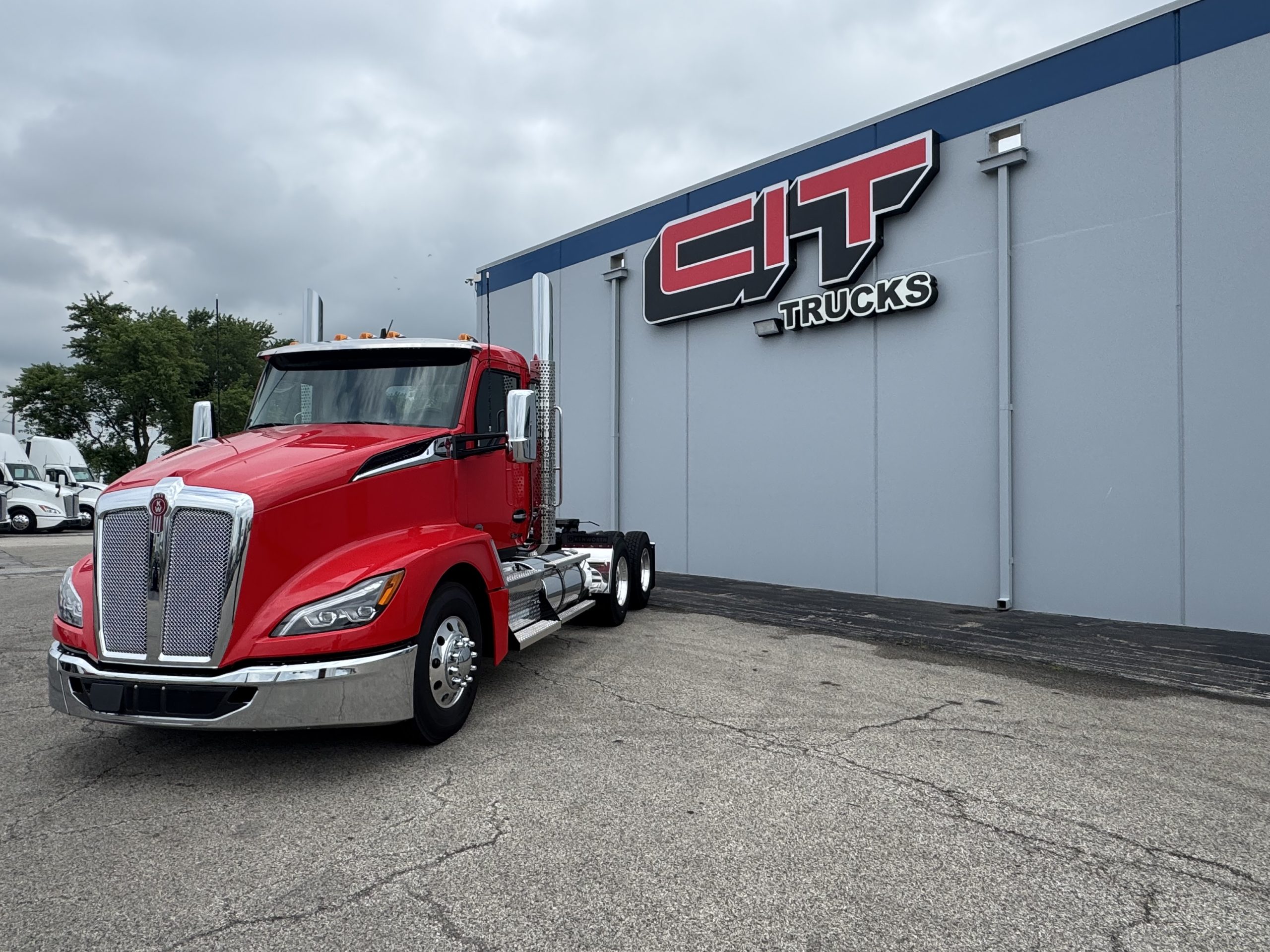 2026 KENWORTH T680 - image 1 of 6