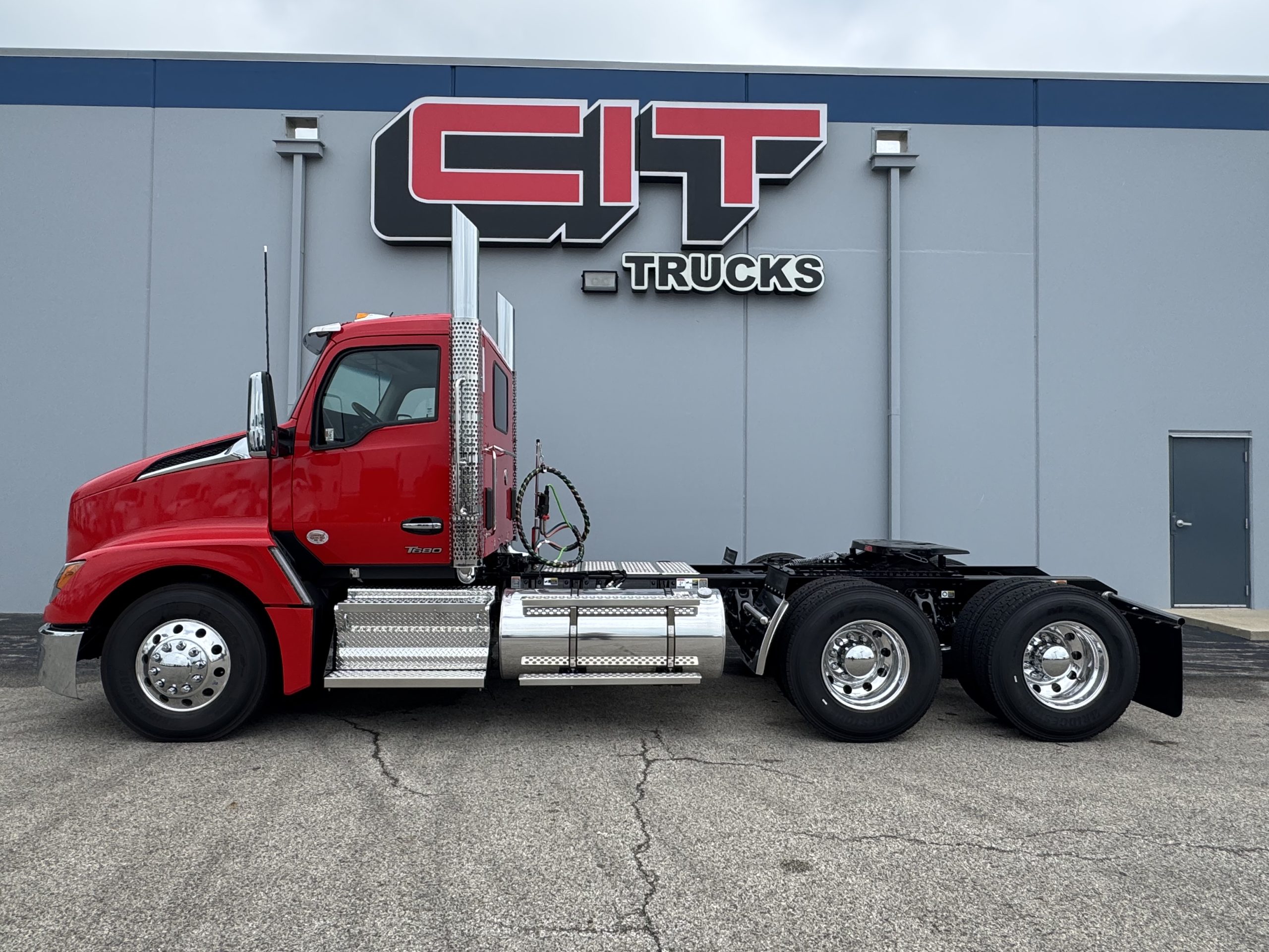 2026 KENWORTH T680 - image 3 of 6