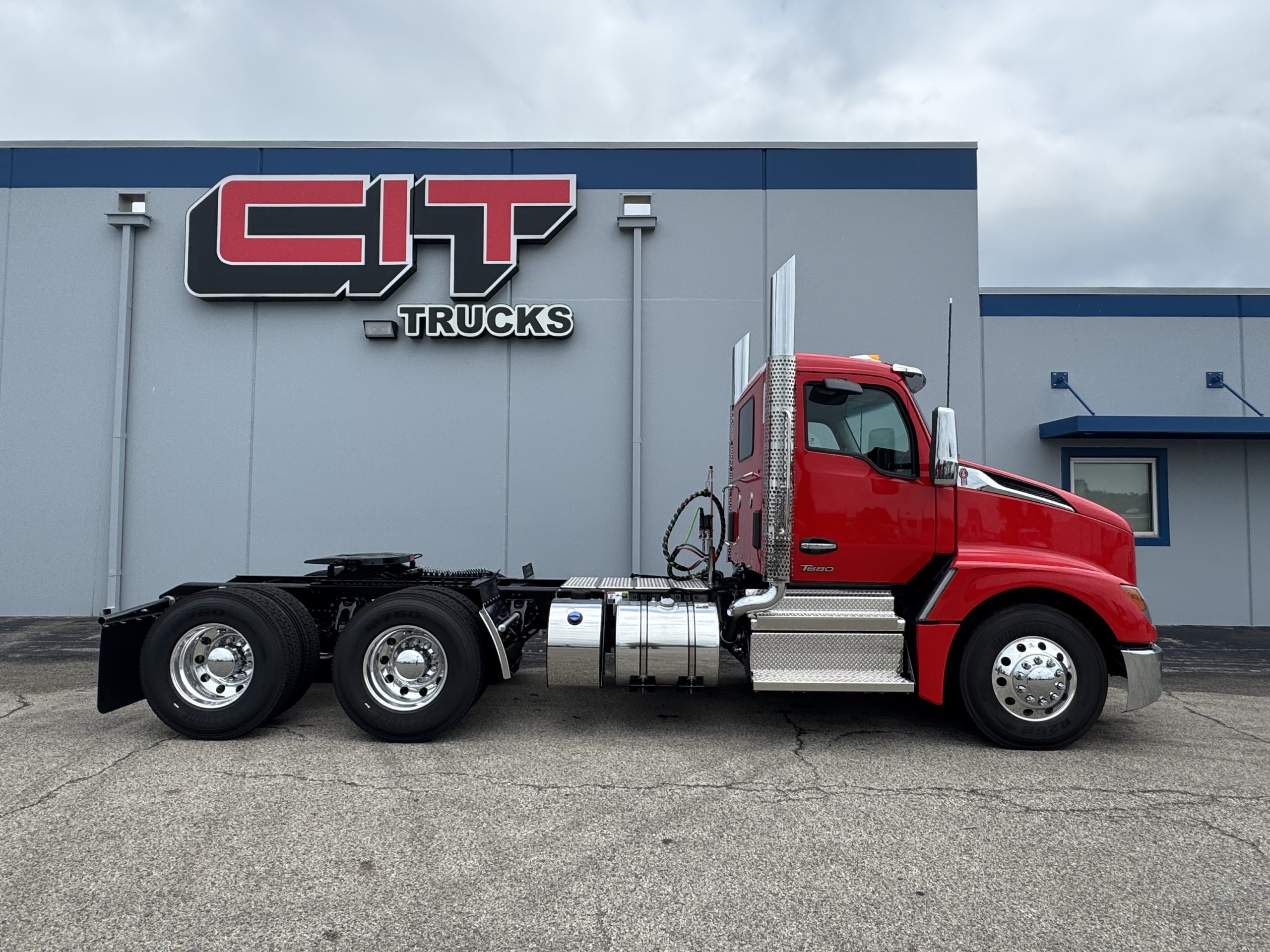 2026 KENWORTH T680 - image 5 of 6
