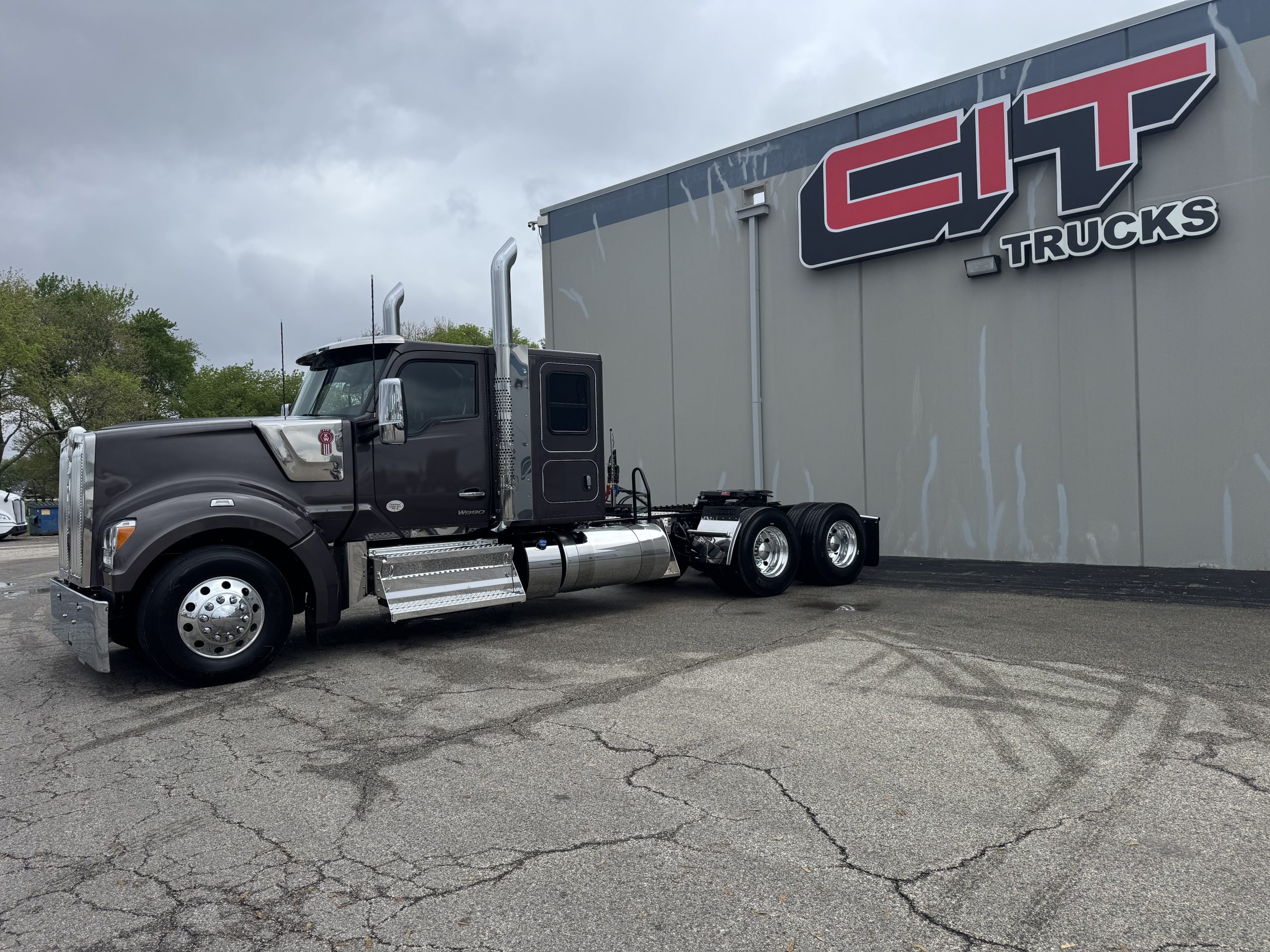 2026 KENWORTH W990 - image 2 of 6