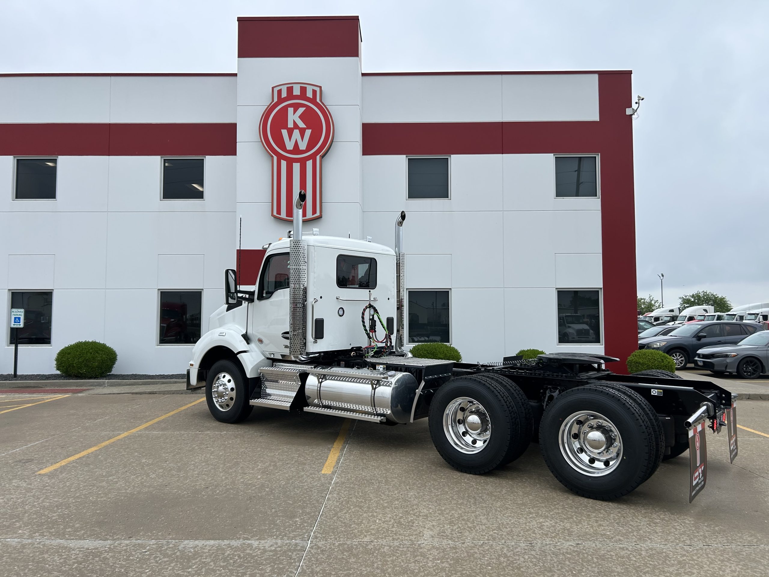 2026 KENWORTH T880 - image 2 of 6