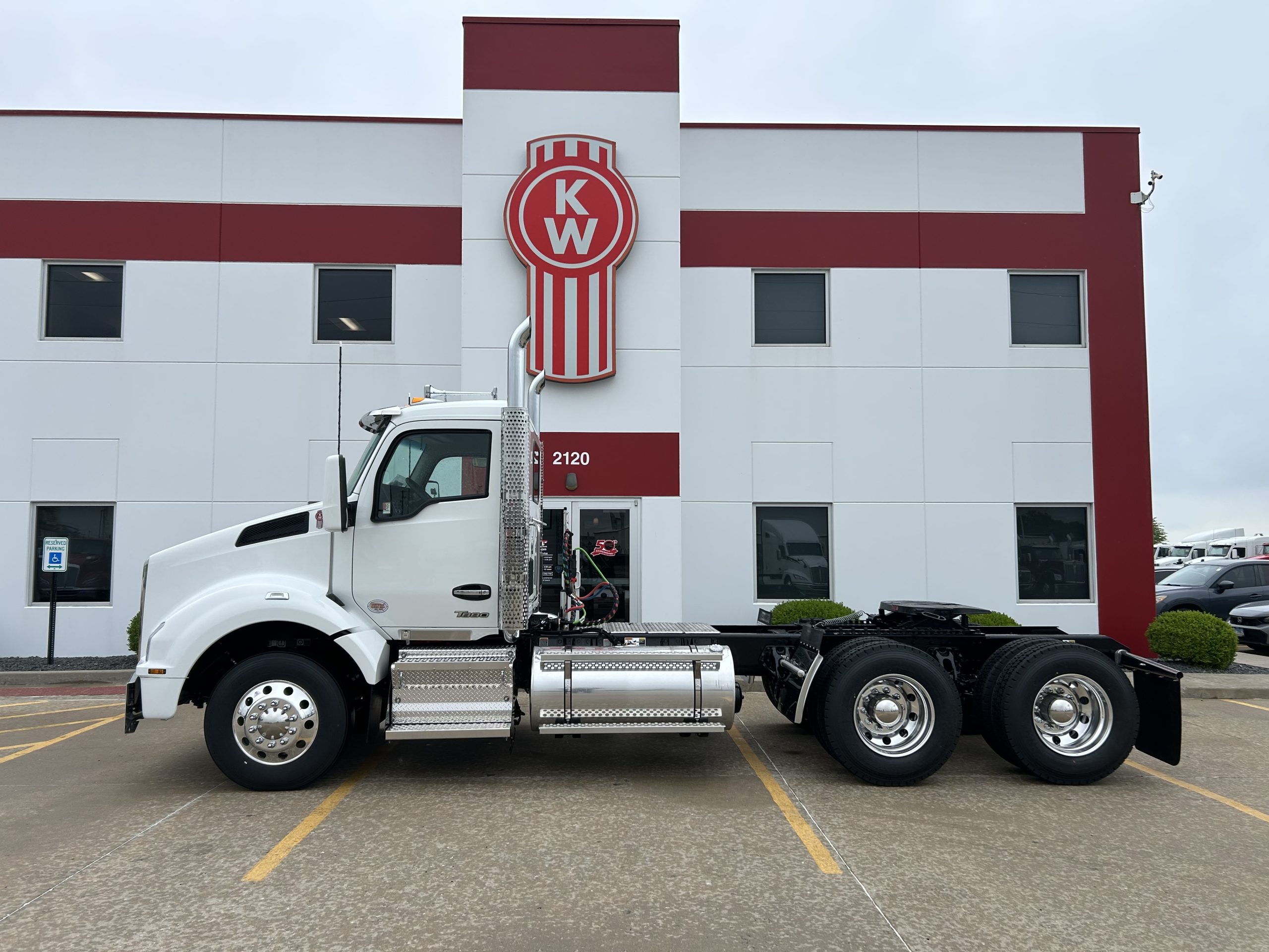2026 KENWORTH T880 - image 3 of 6
