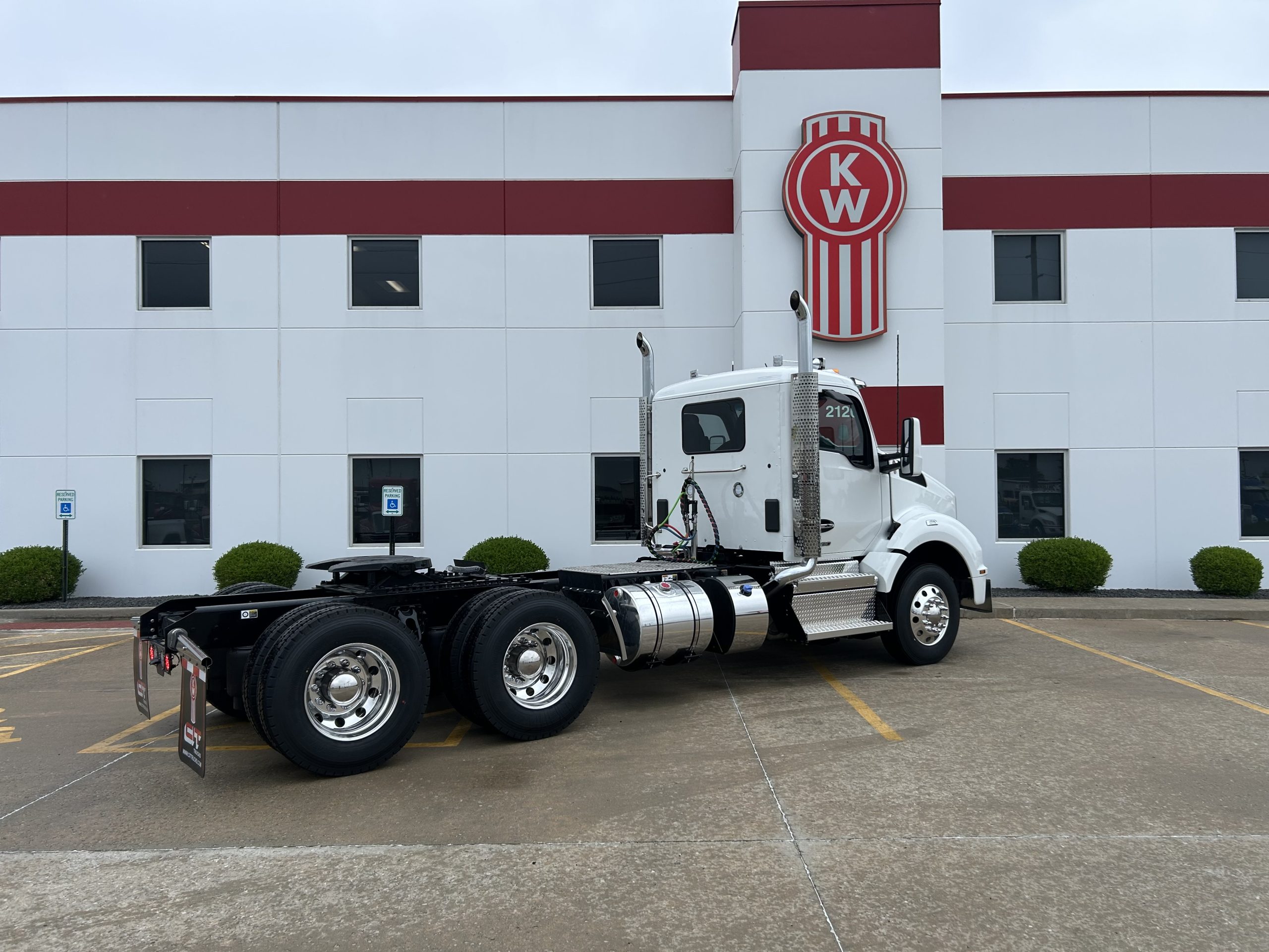 2026 KENWORTH T880 - image 4 of 6