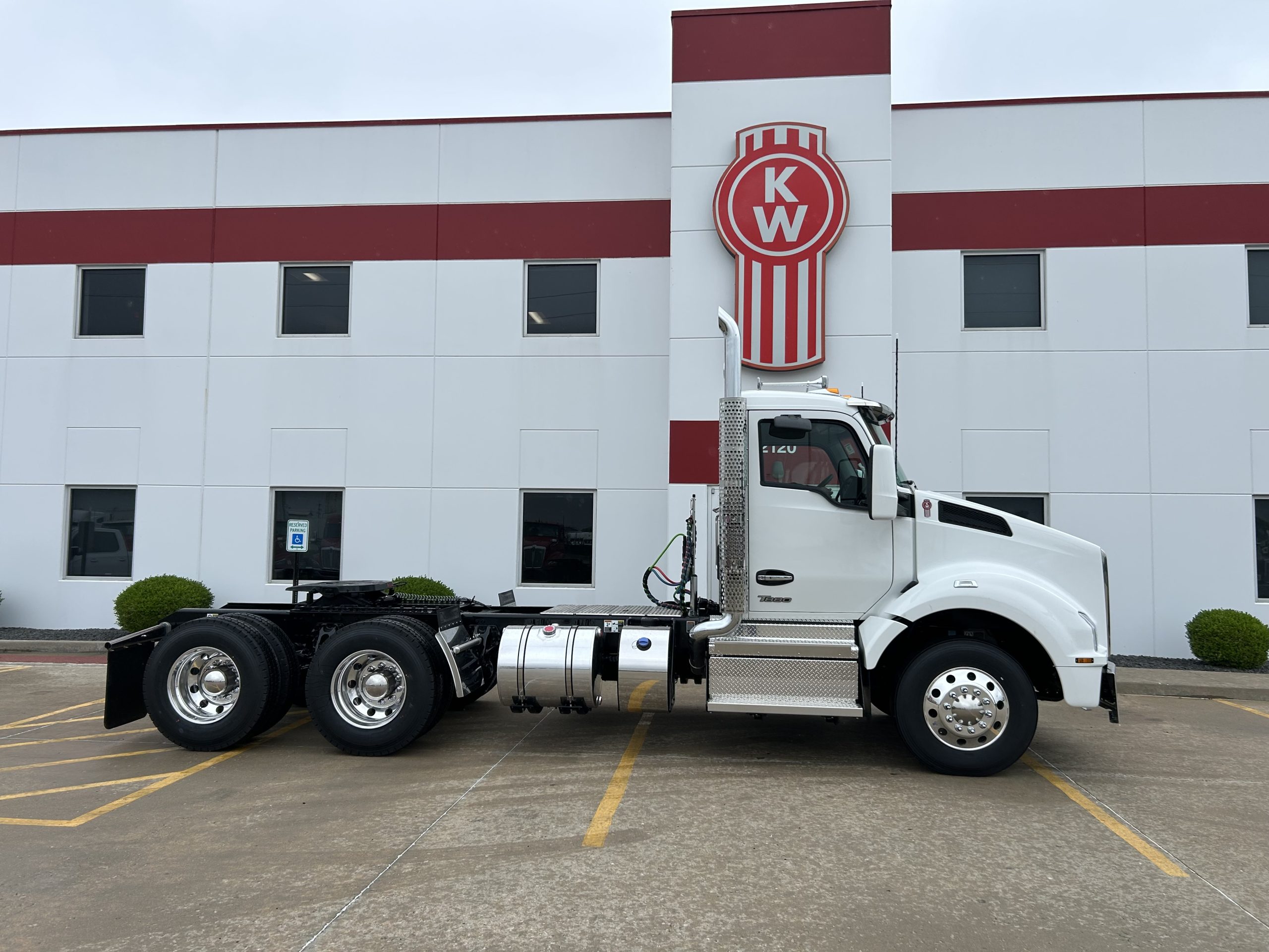 2026 KENWORTH T880 - image 5 of 6