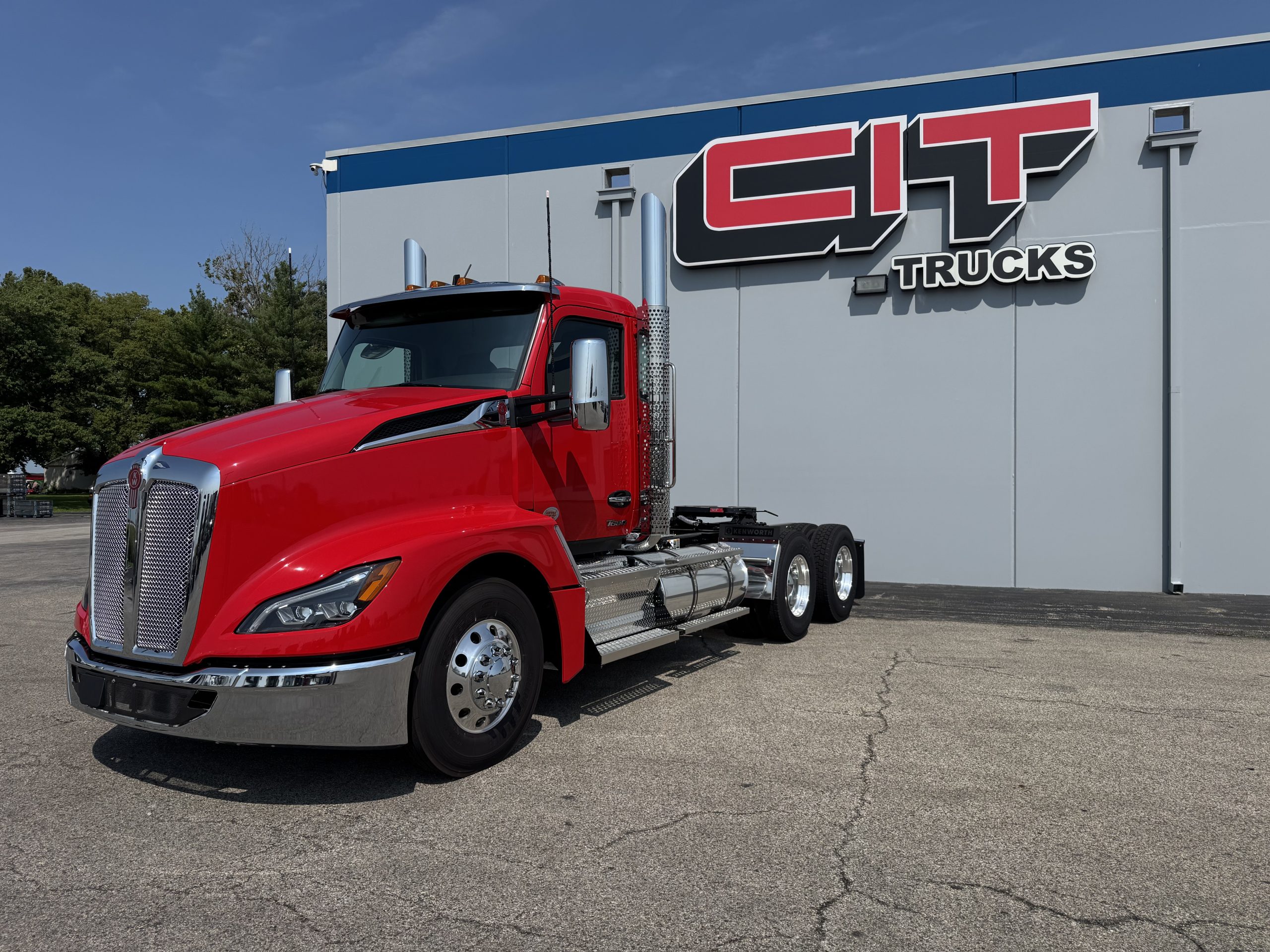 2026 KENWORTH T680 - image 1 of 6