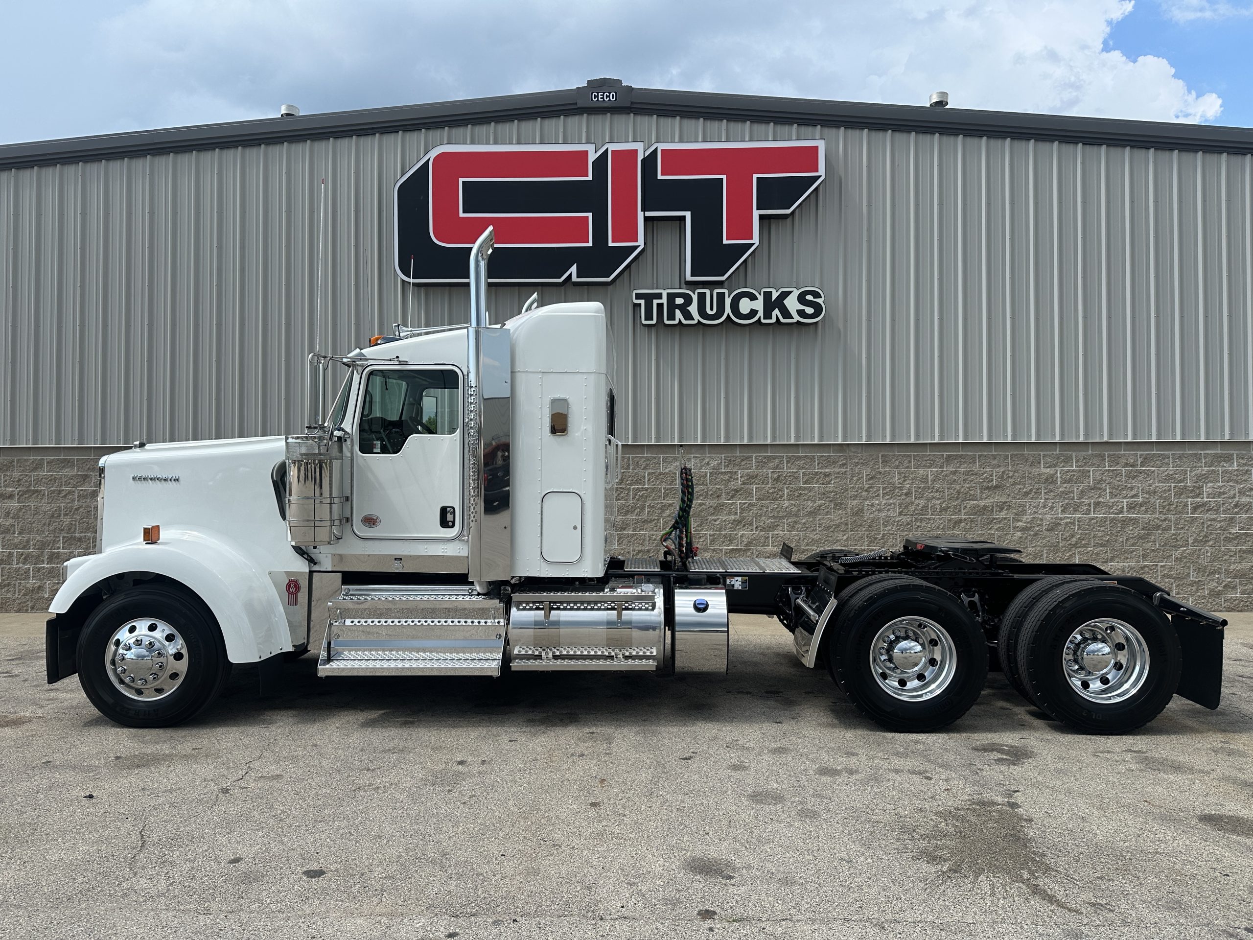 2026 KENWORTH W900L - image 3 of 6