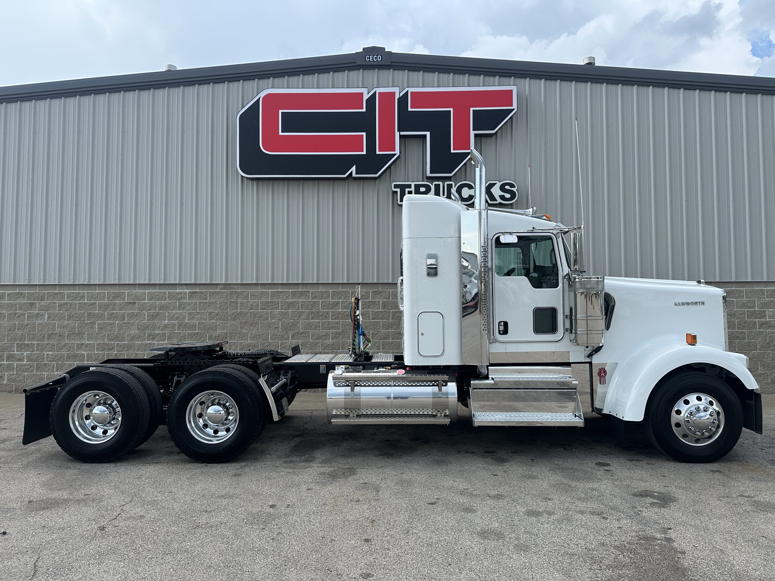 2026 KENWORTH W900L - image 4 of 6