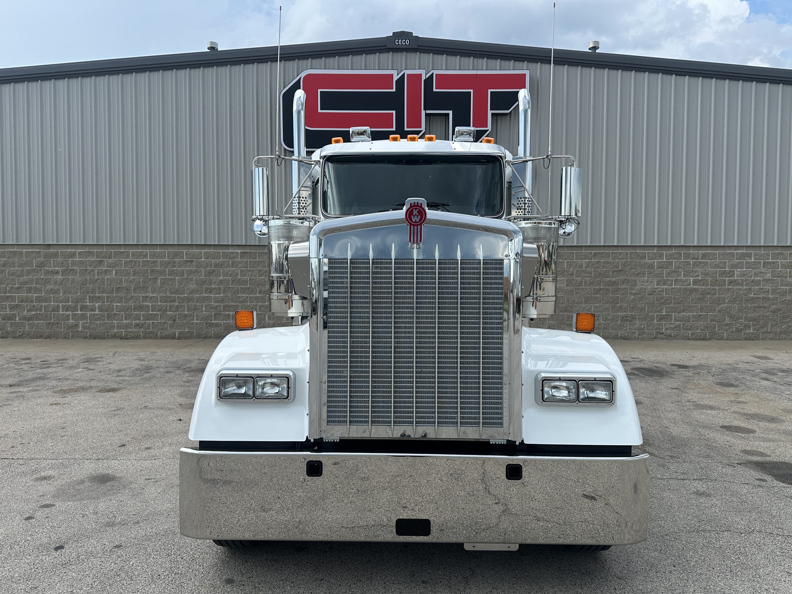 2026 KENWORTH W900L - image 5 of 6