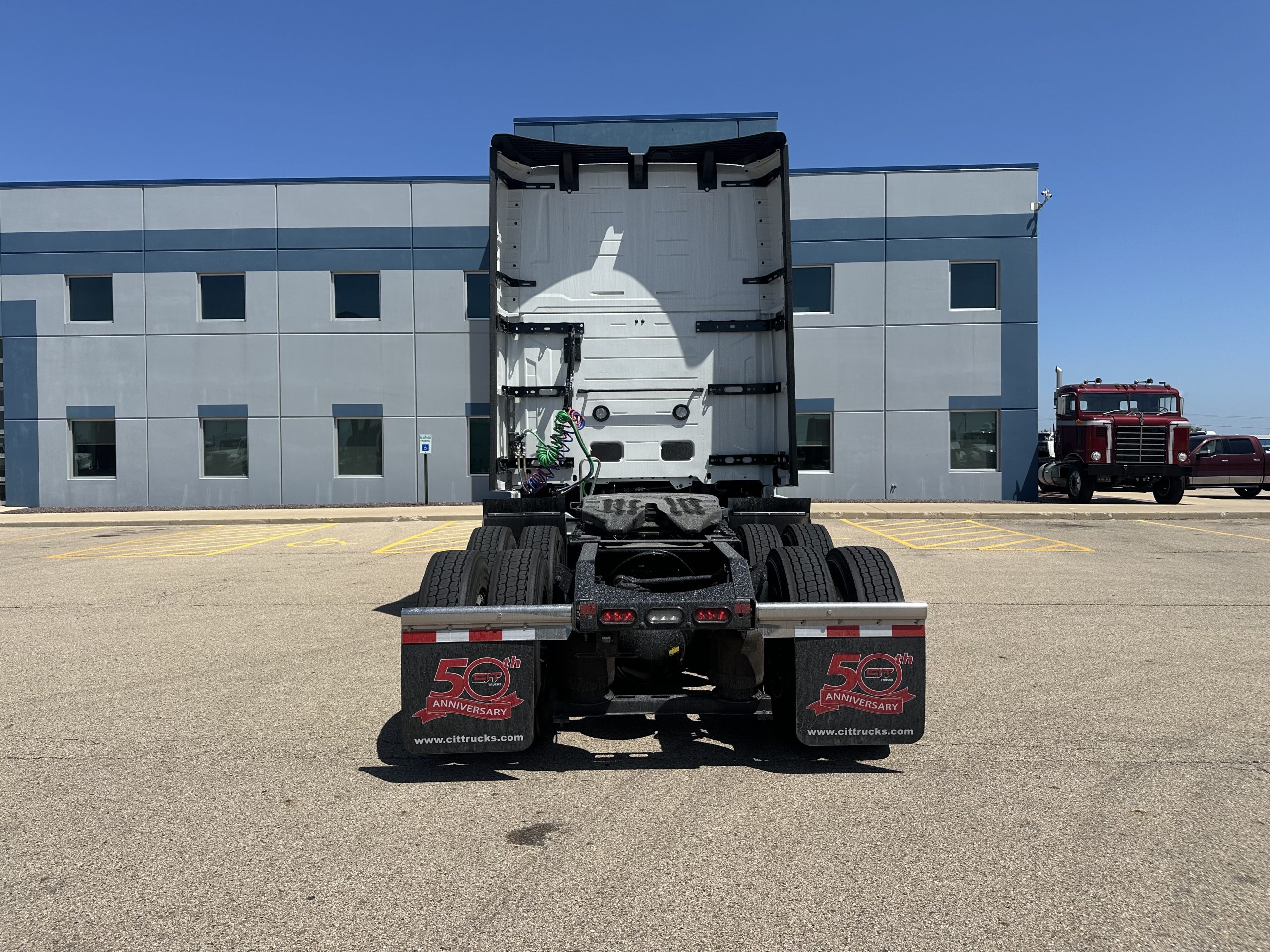 NEW 2026 VOLVO VNL860 - image 6 of 6