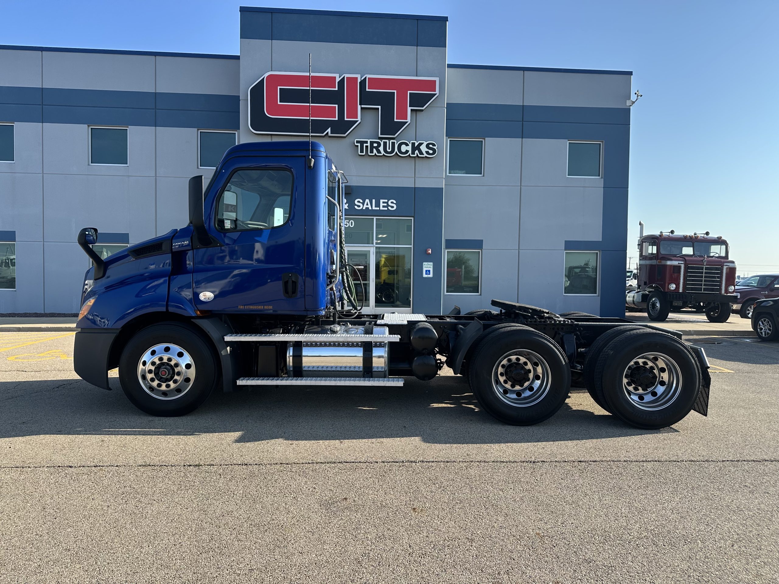 2022 FREIGHTLINER Cascadia - image 4 of 6